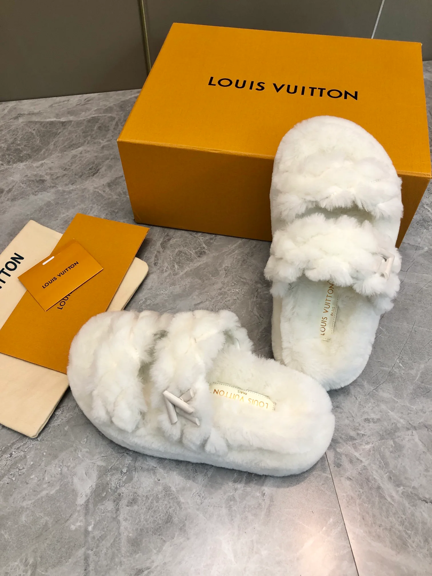 Тапочки Женские Louis Vuitton 914380