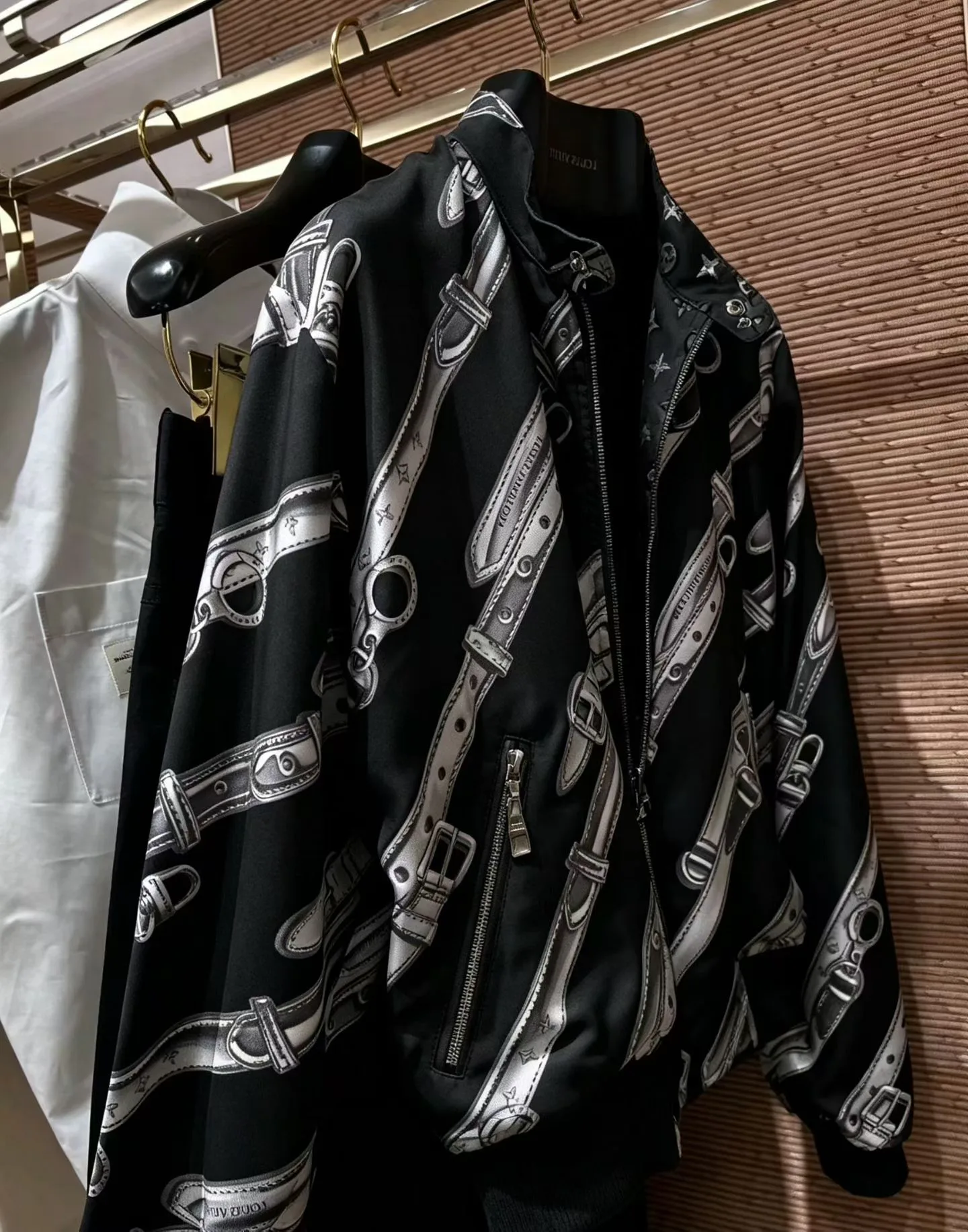 Куртки И Пуховики Женские Louis Vuitton 18324288