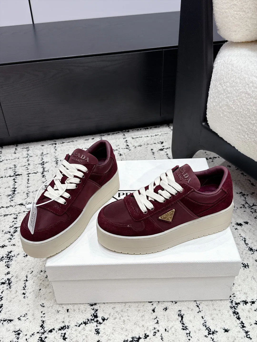Кроссовки Женские Prada 17978257