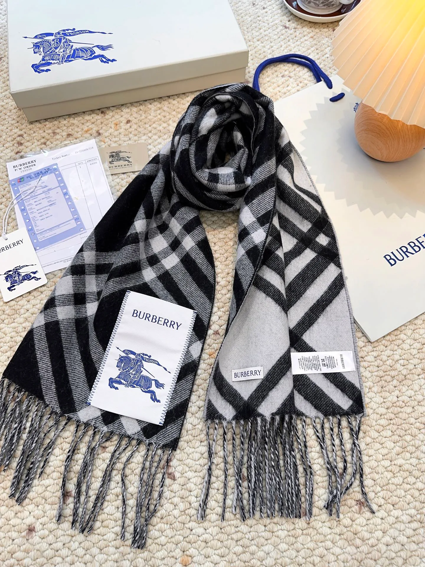 Шарфы Burberry 18105488