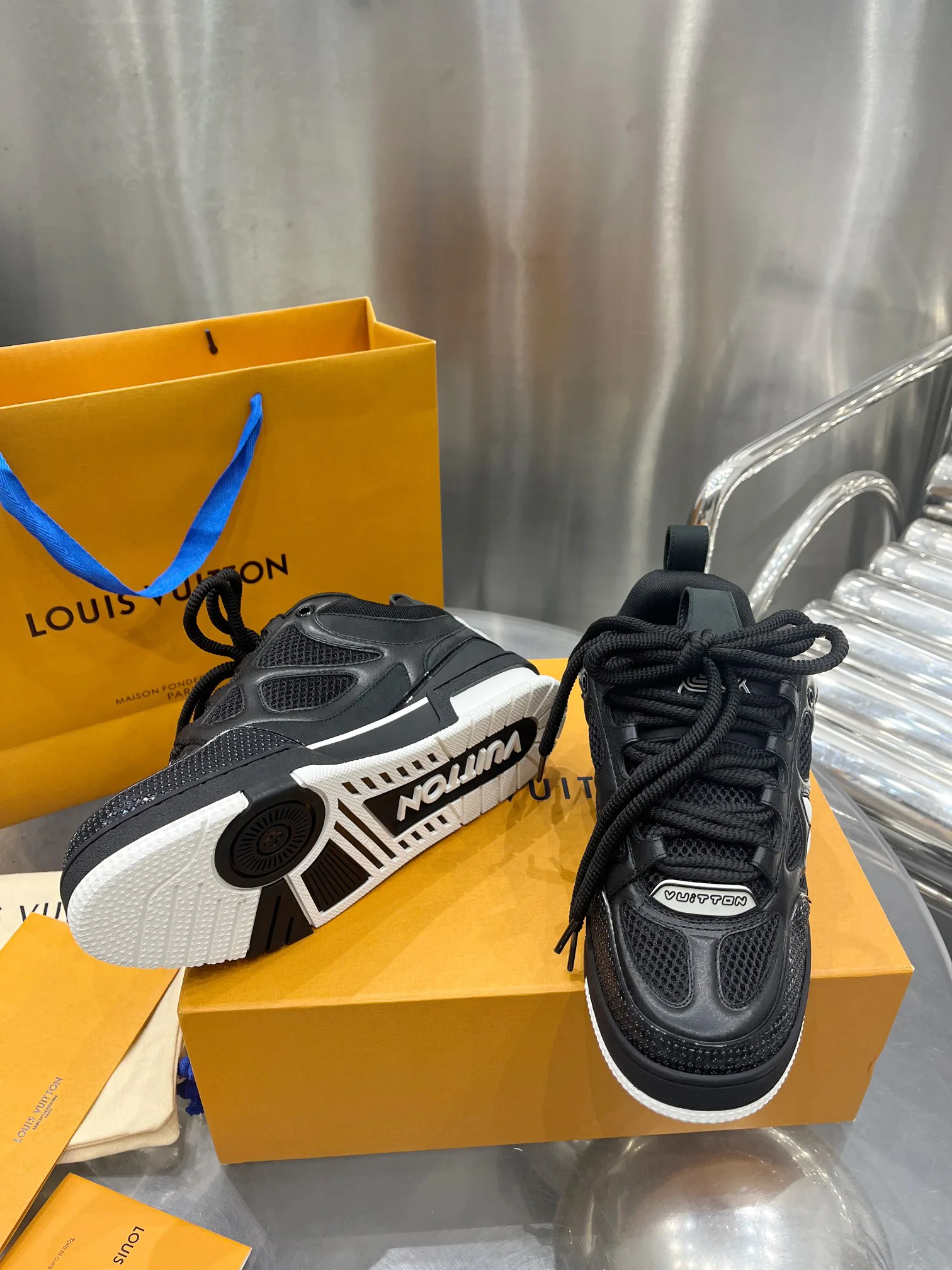 Кроссовки Мужские Louis Vuitton 19073421