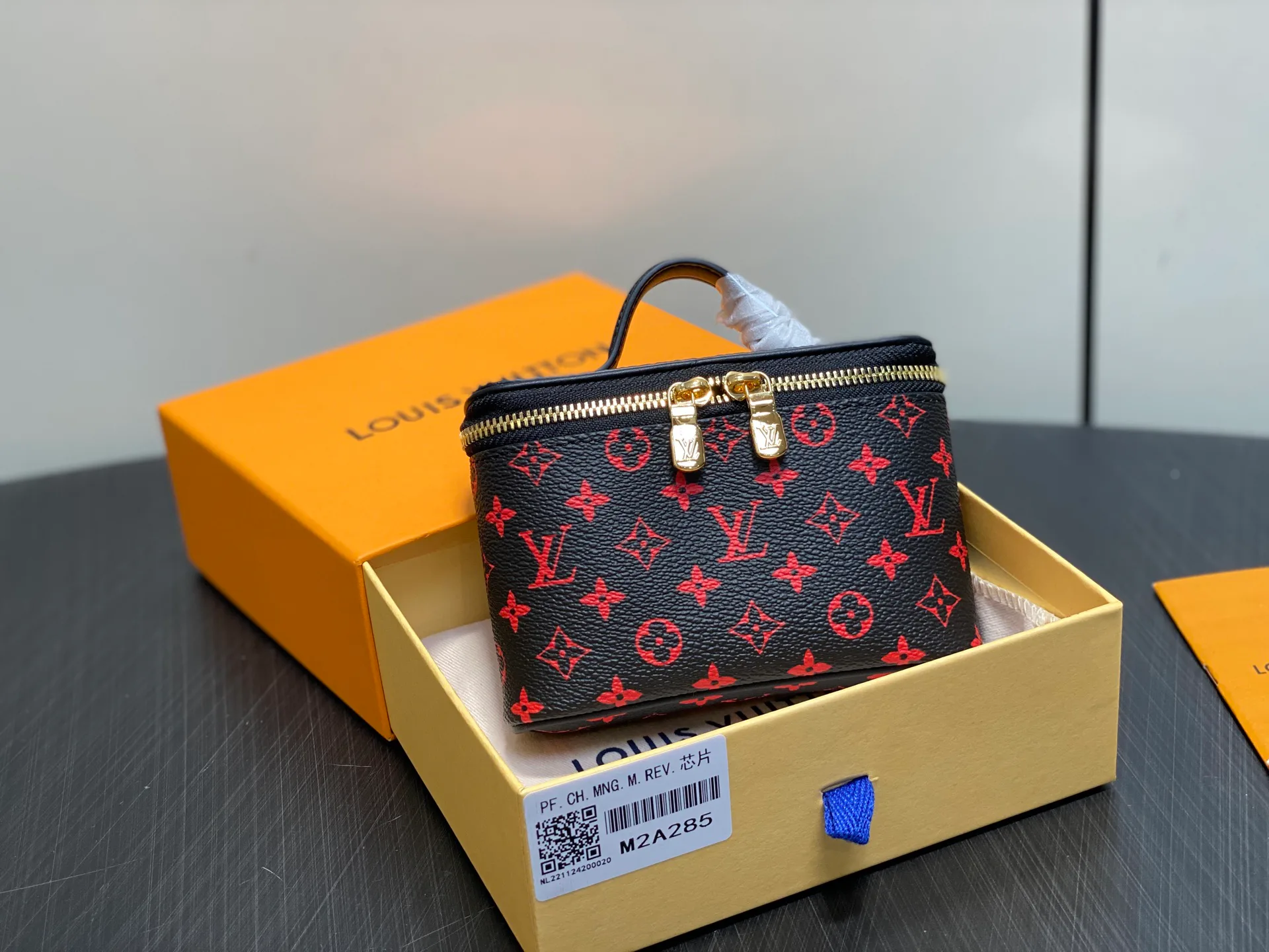 Клатчи Женские Louis Vuitton 18644356