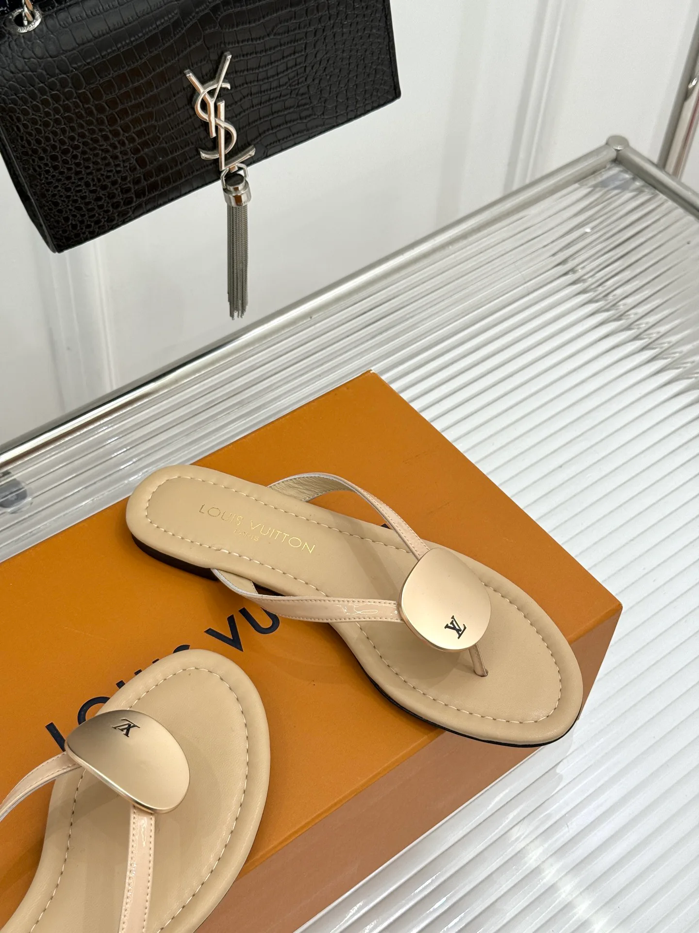 Шлепанцы Женские Louis Vuitton 17596995