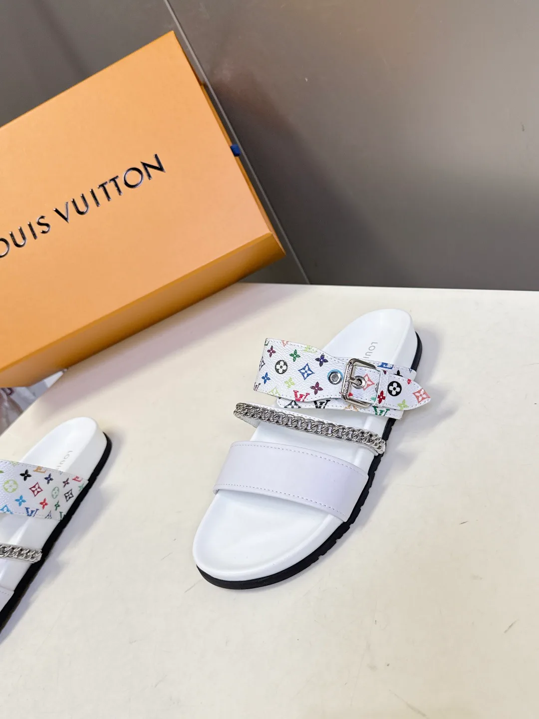 Сандалии Женские Louis Vuitton 13370819