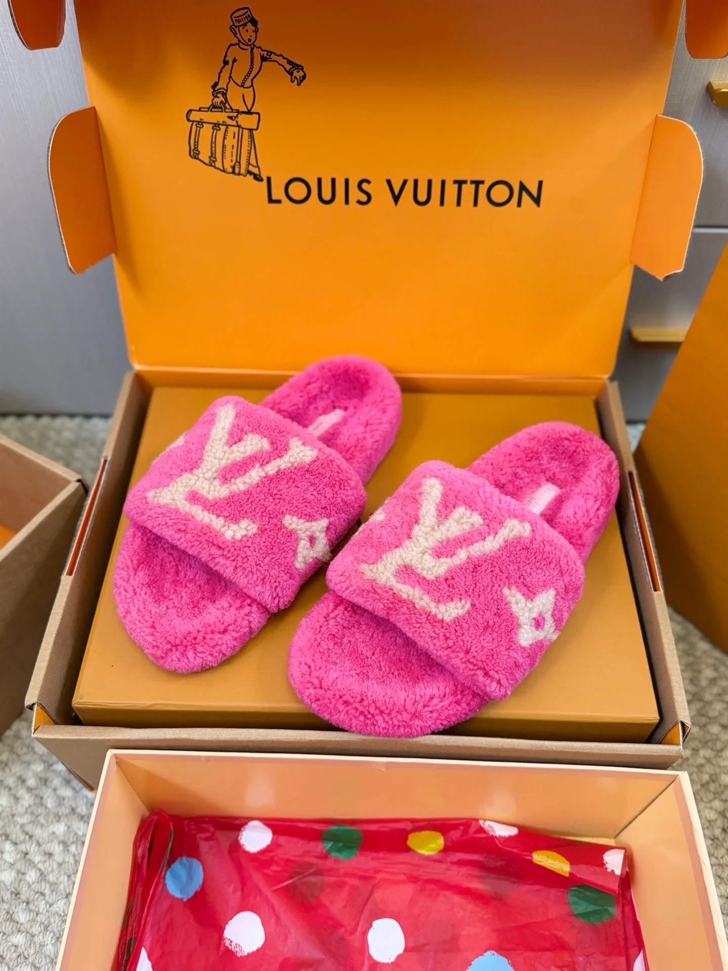 Тапочки Женские Louis Vuitton 19090543