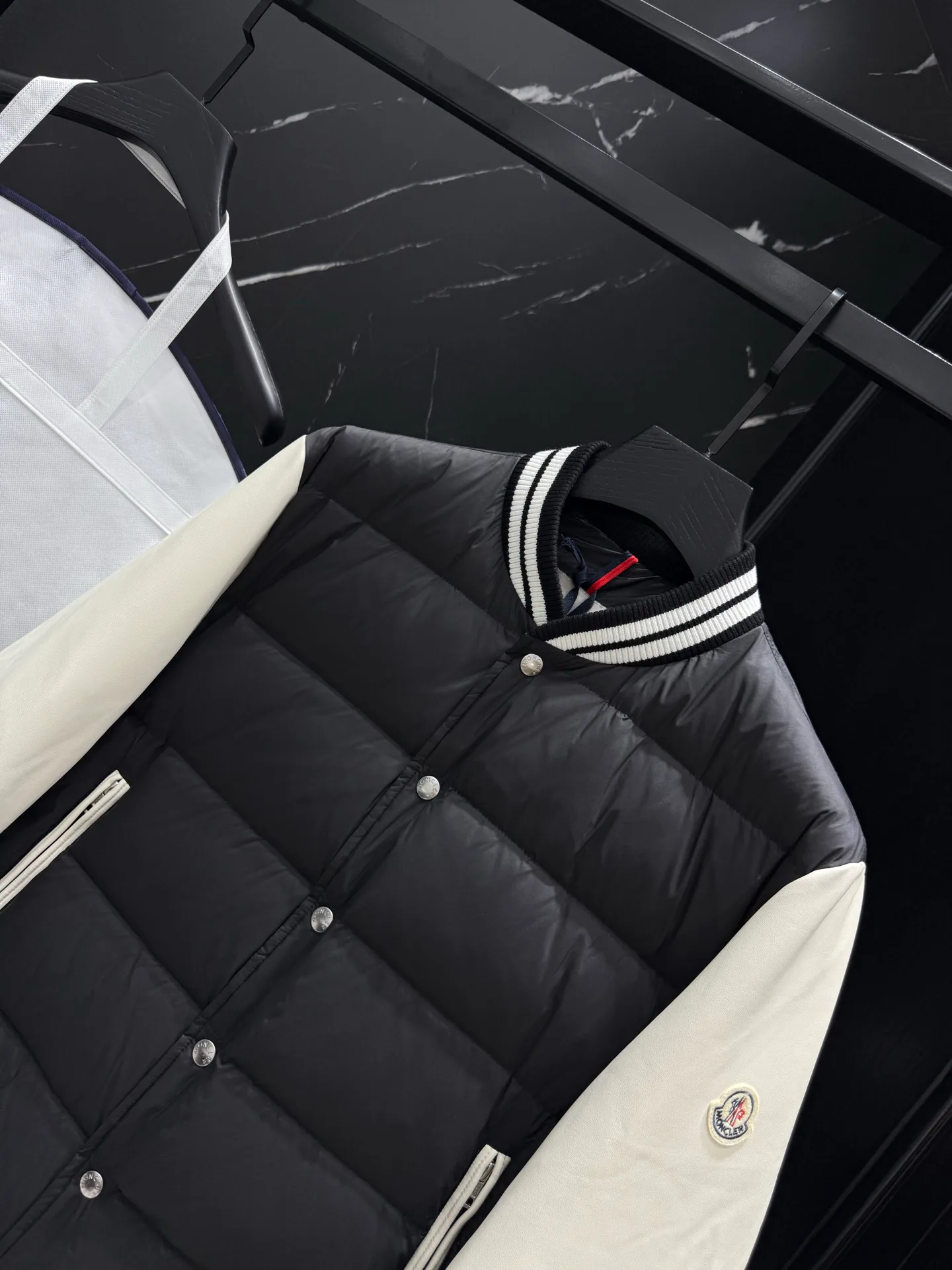 Куртки И Пуховики Женские Moncler 1516574