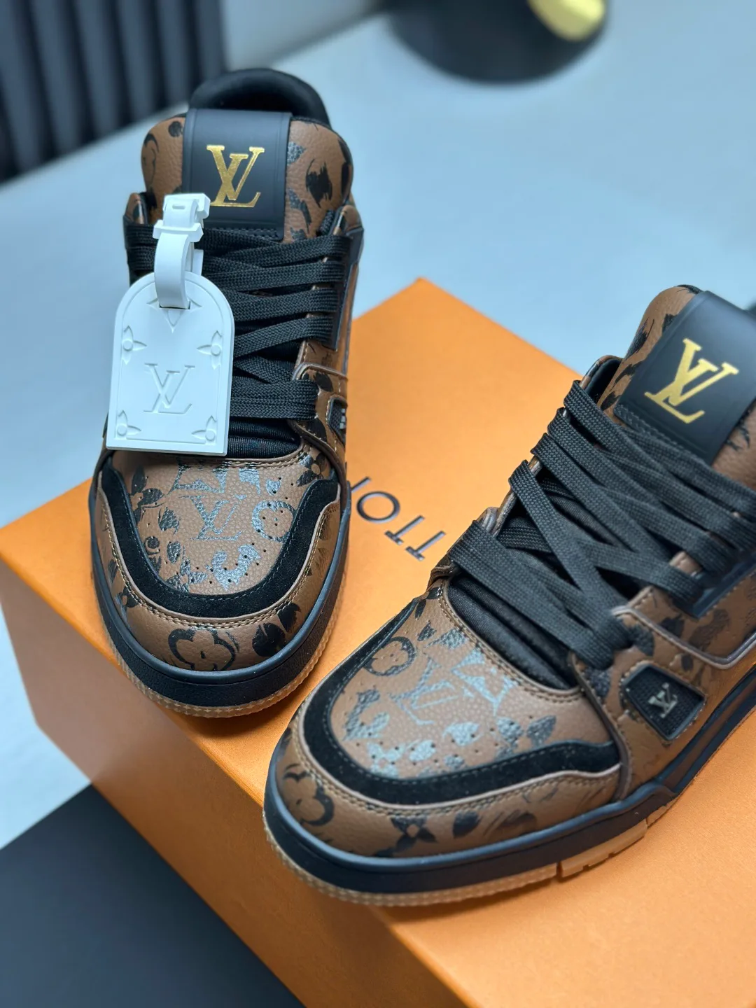 Кроссовки Женские Louis Vuitton 18769272