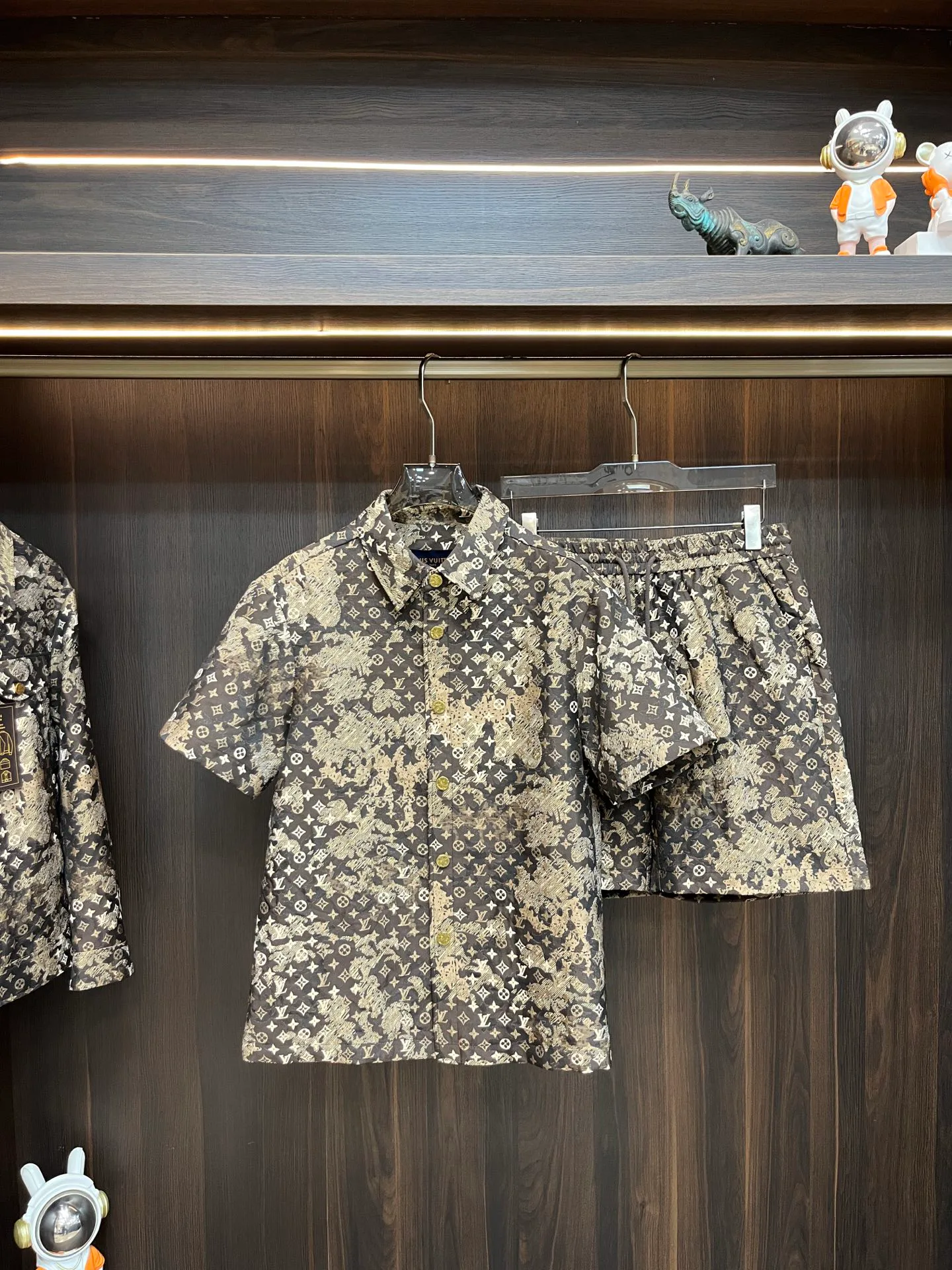 Куртки Женские Louis Vuitton Куртки Женские Louis Vuitton