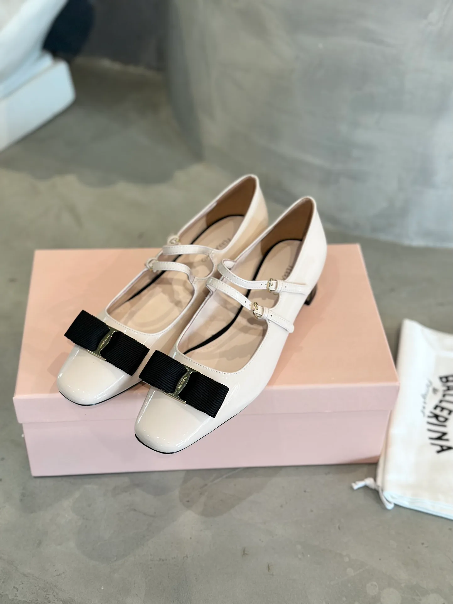 Туфли Женские Salvatore Ferragamo 13368387