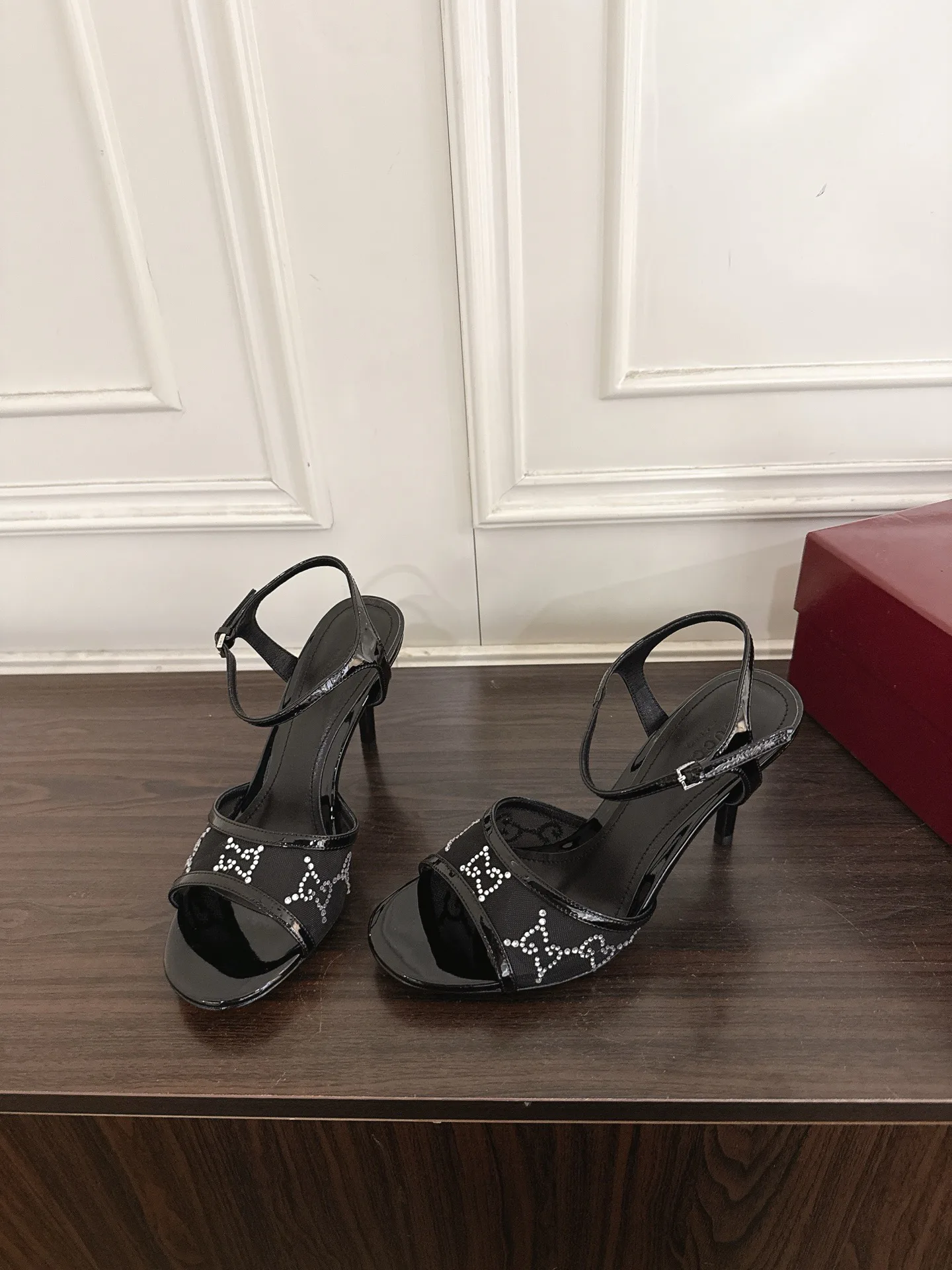 Босоножки Женские Gucci 18725868