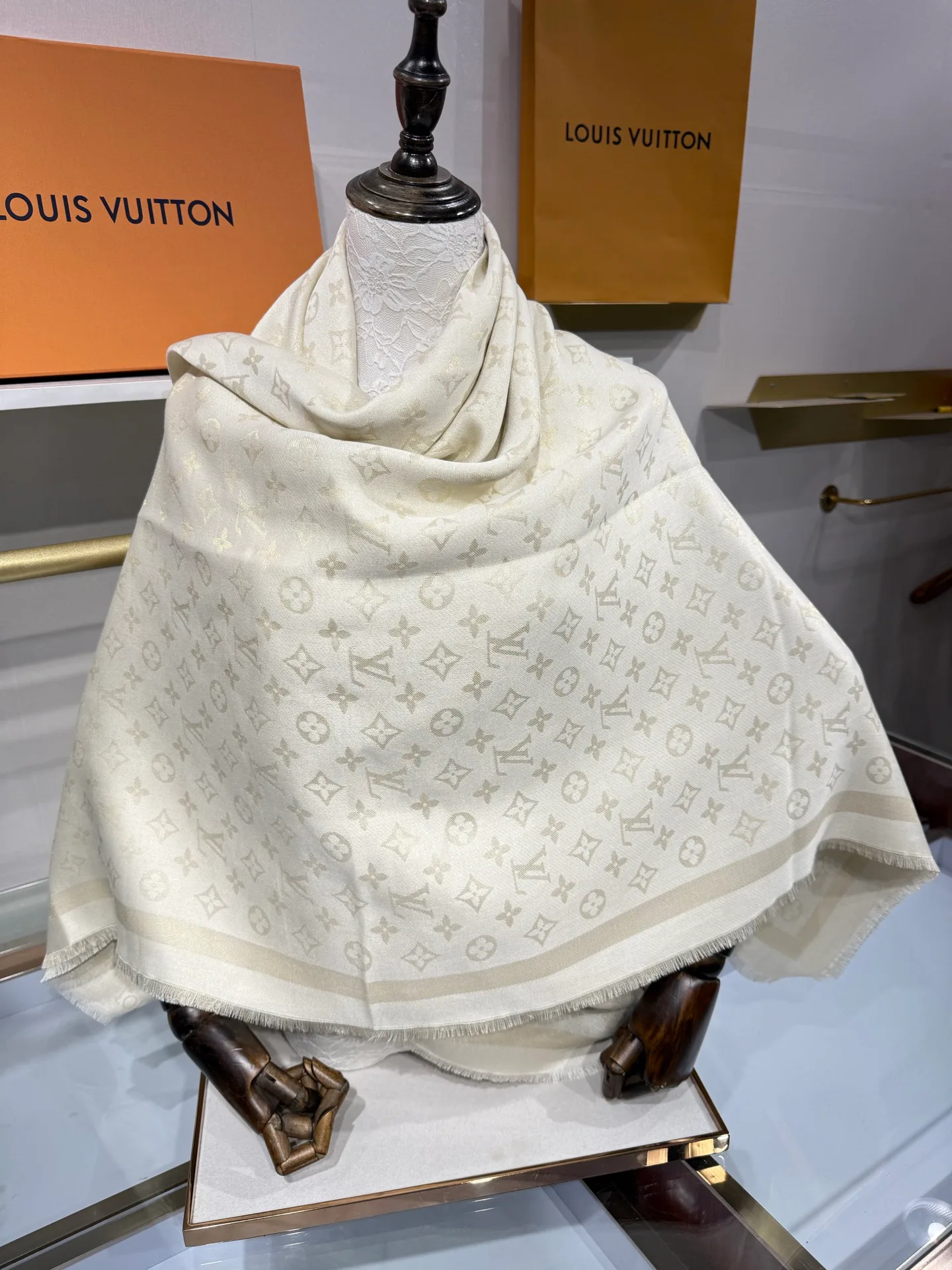 Шарфы Louis Vuitton 17795653
