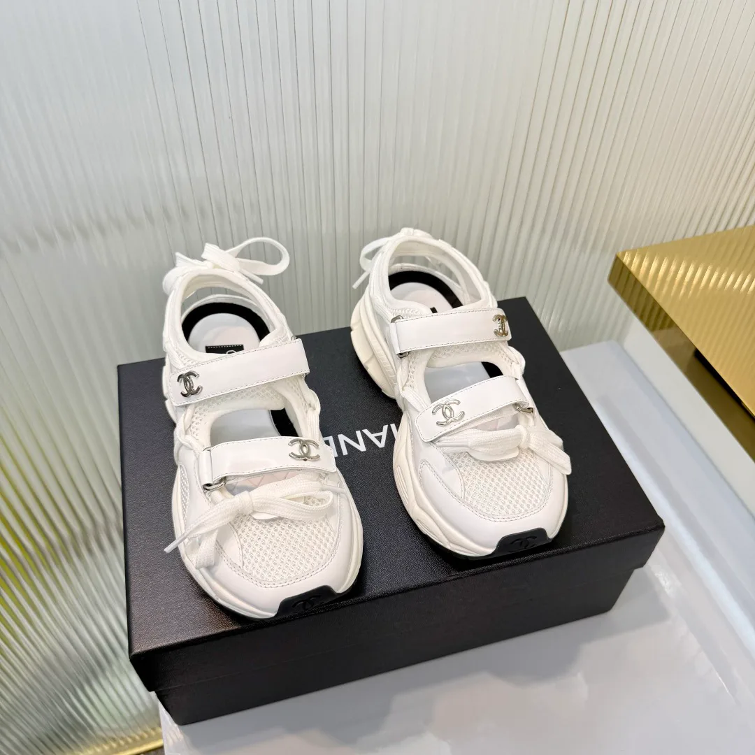 Кроссовки Женские Chanel 18366970