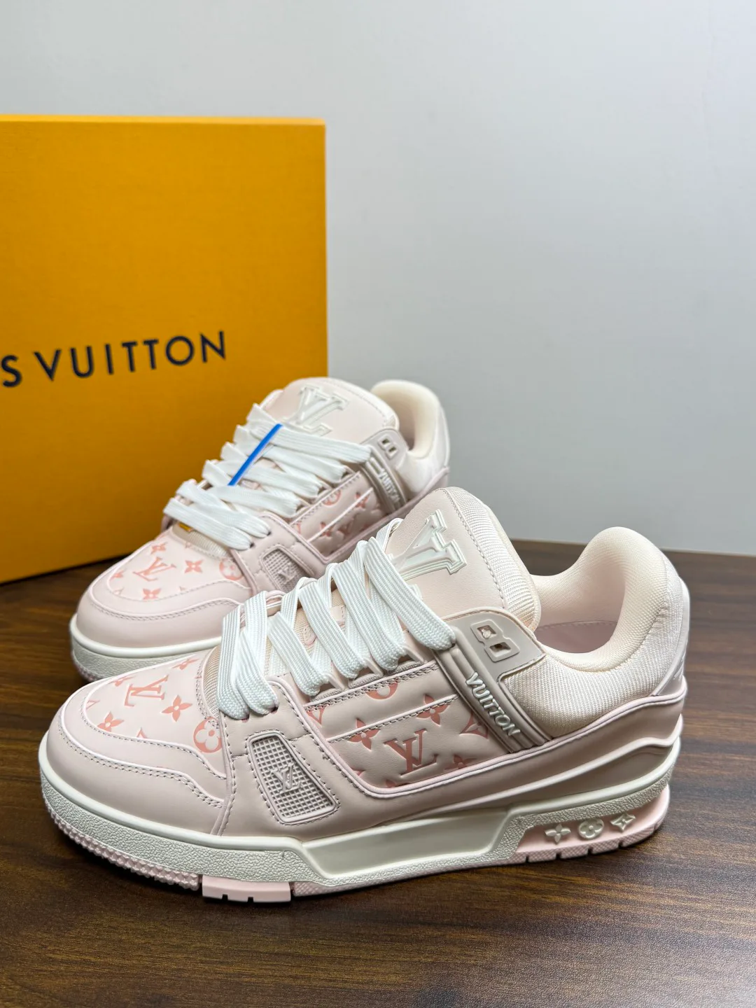 Кроссовки Женские Louis Vuitton 20143403