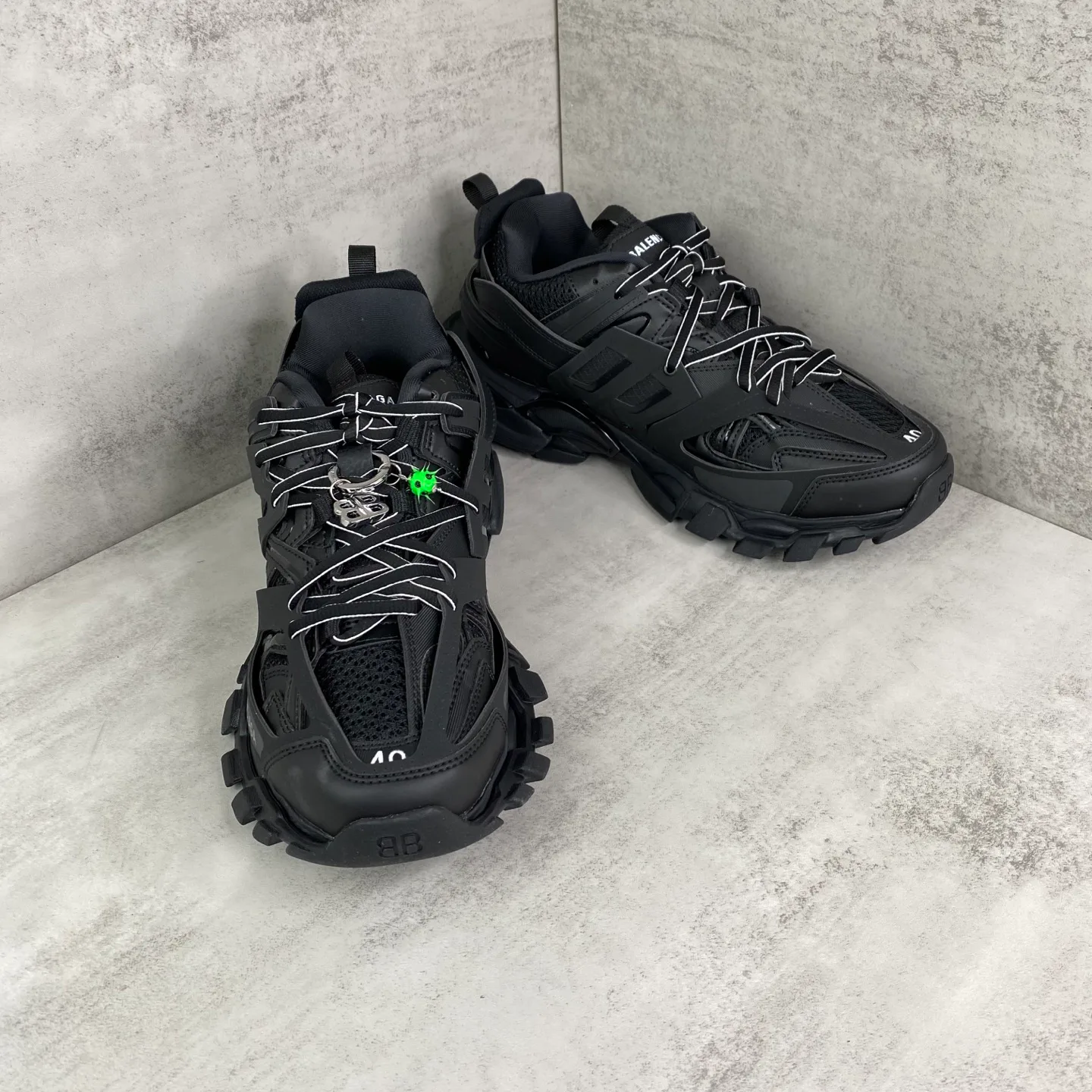 Кроссовки Женские Balenciaga 18743878