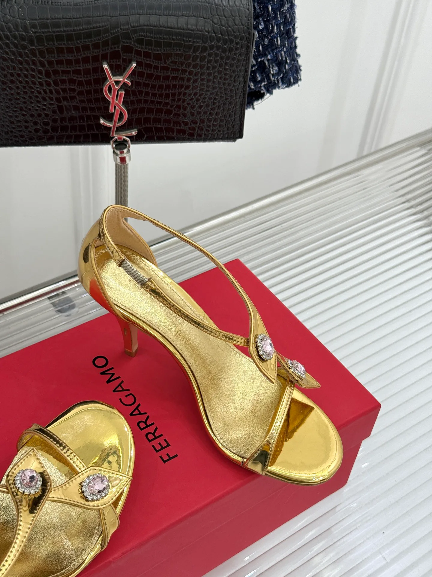 Босоножки Женские Salvatore Ferragamo 11312297