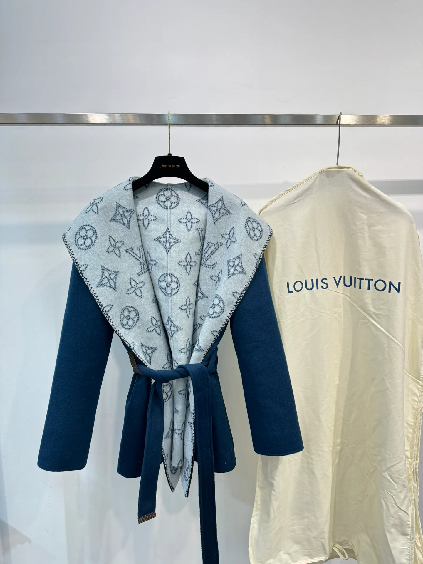 Пальто Женские Louis Vuitton 669785