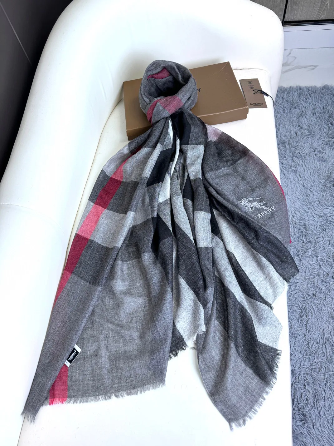 Шарфы Burberry 18501119