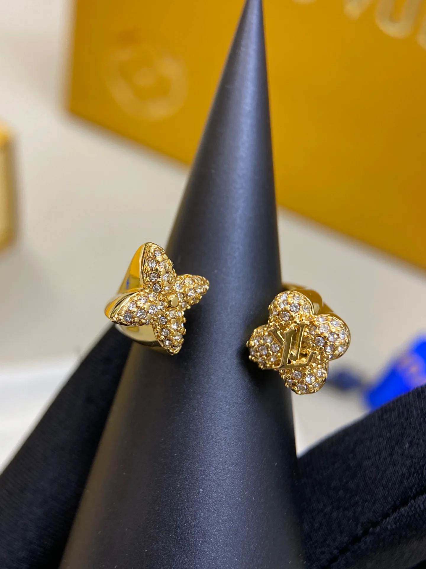 Бижутерия Louis Vuitton 17821898