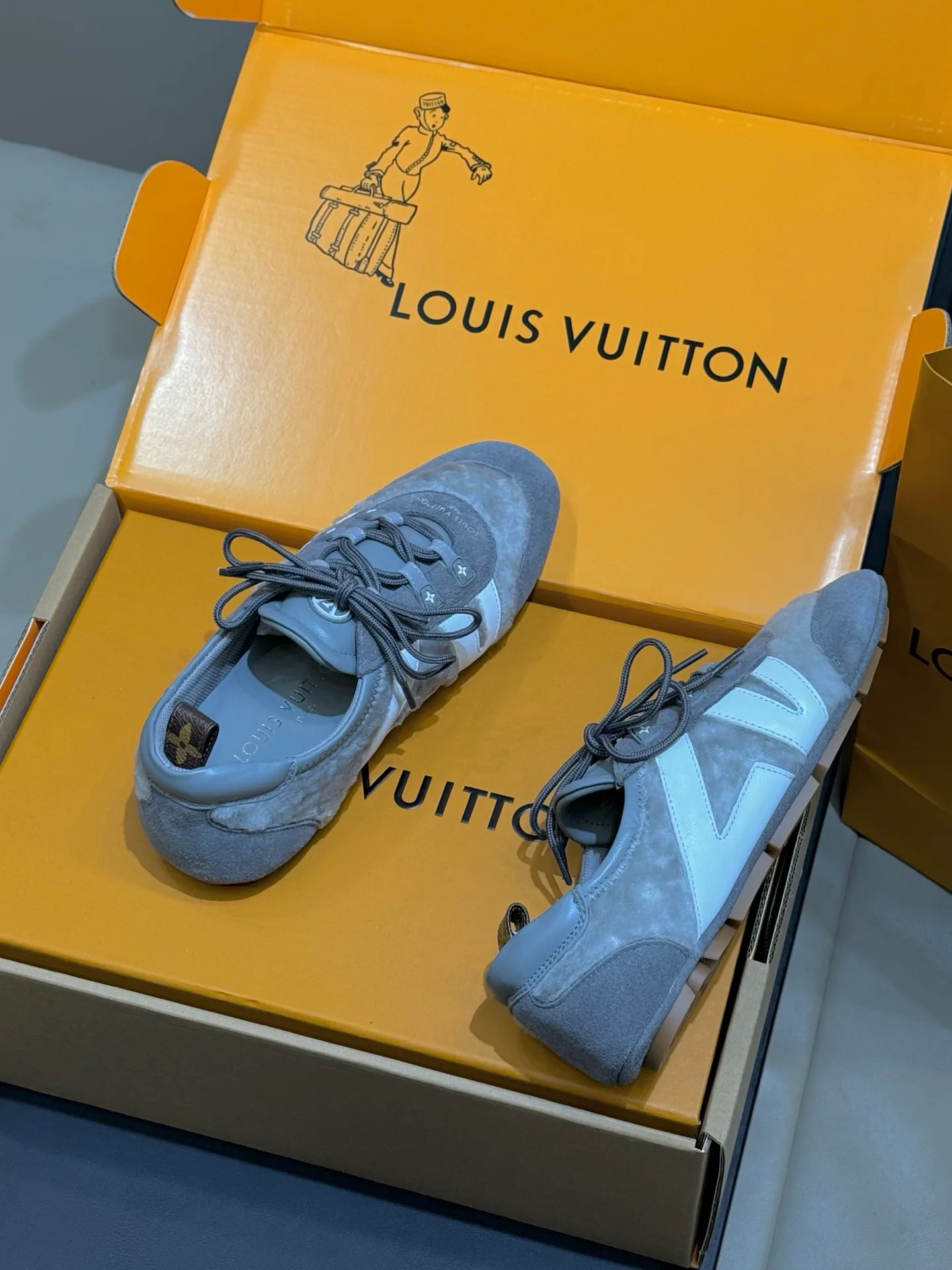 Кроссовки Женские Louis Vuitton 870531