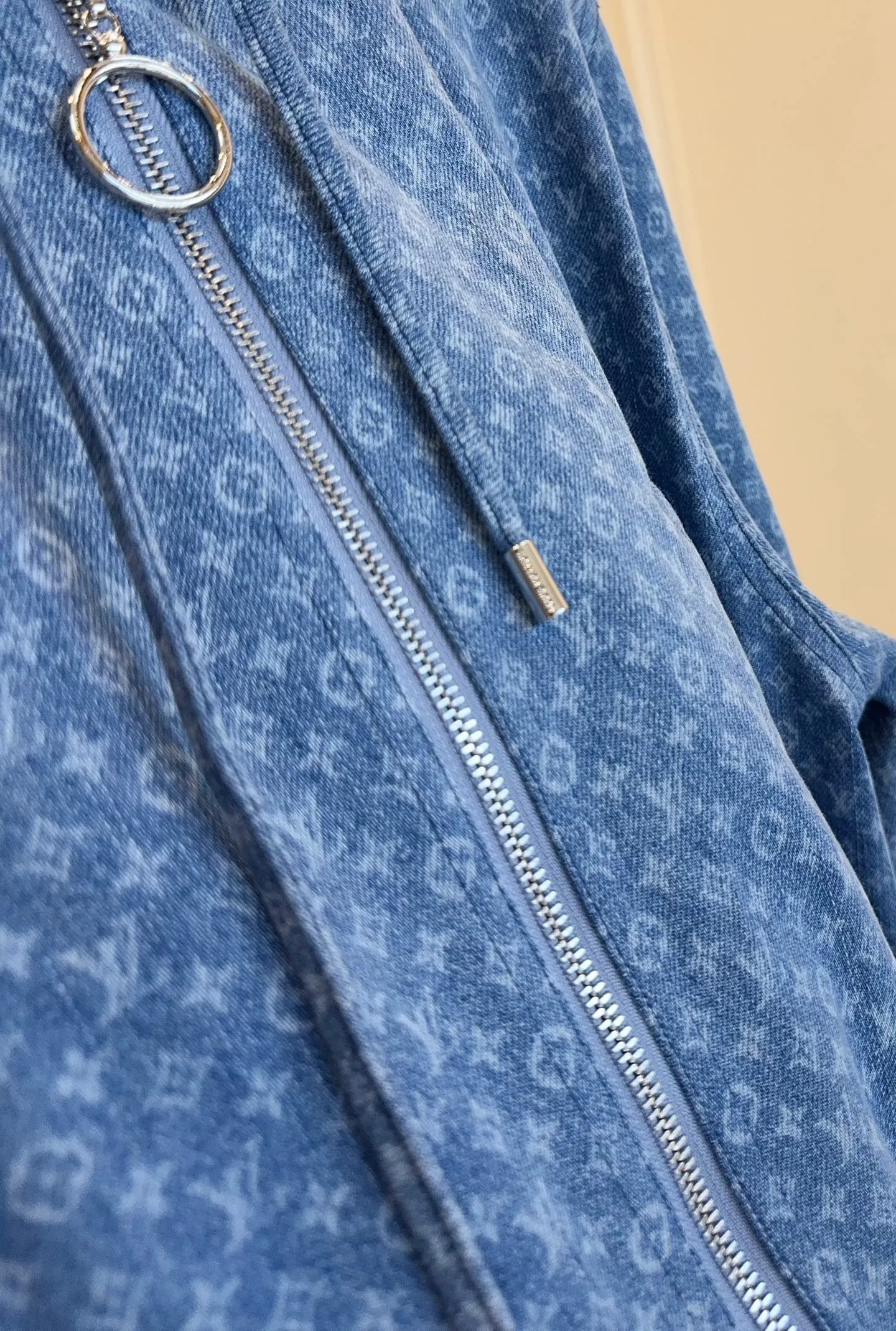 Куртки И Пуховики Женские Louis Vuitton 18405498