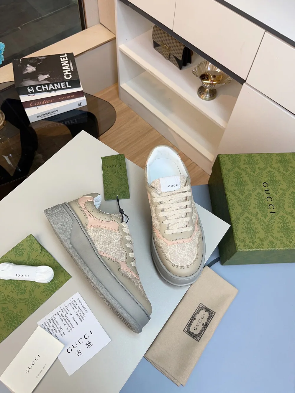 Кроссовки Женские Gucci 18369634