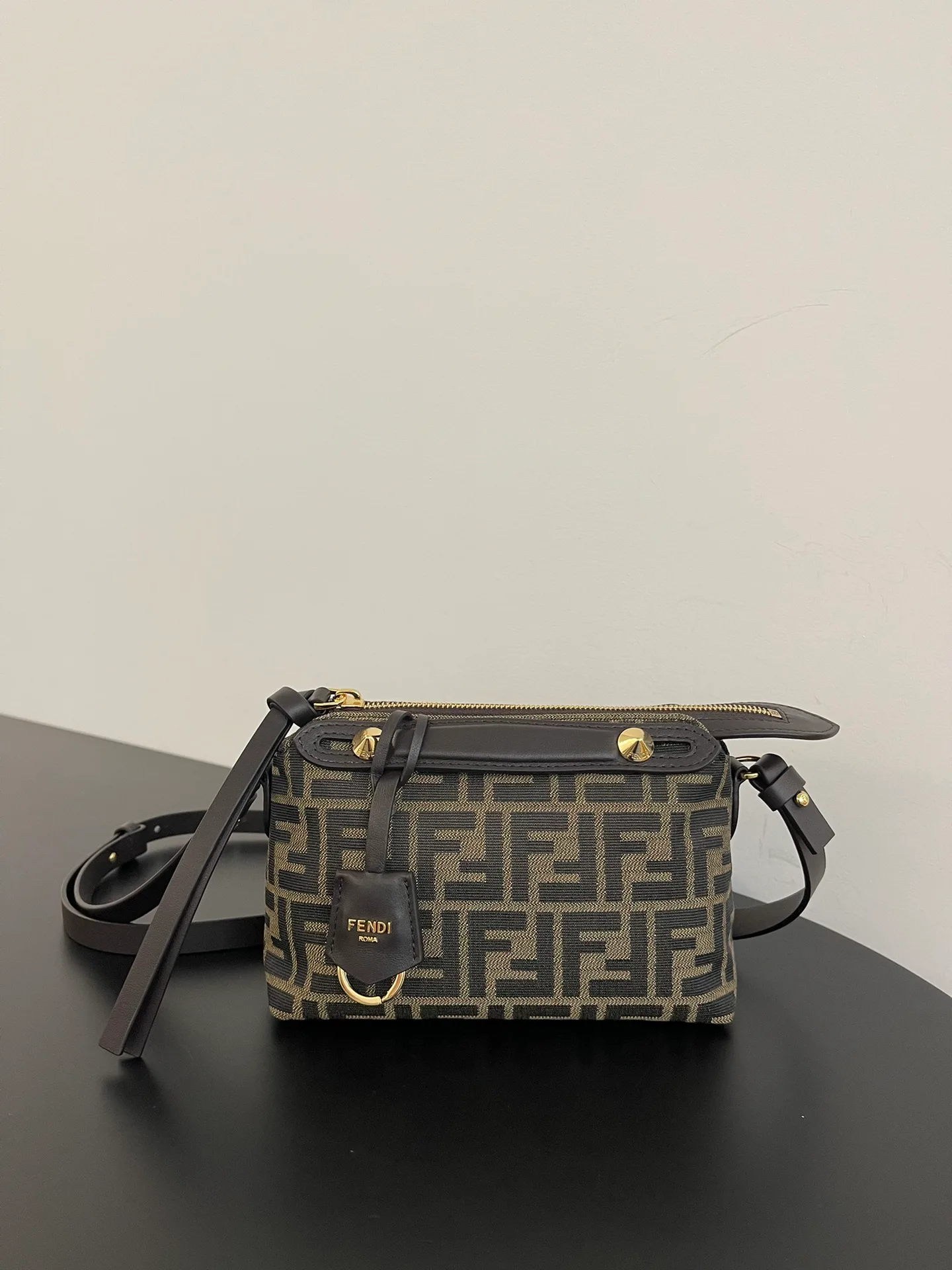 Сумки На Ремне Женские Fendi 1253900