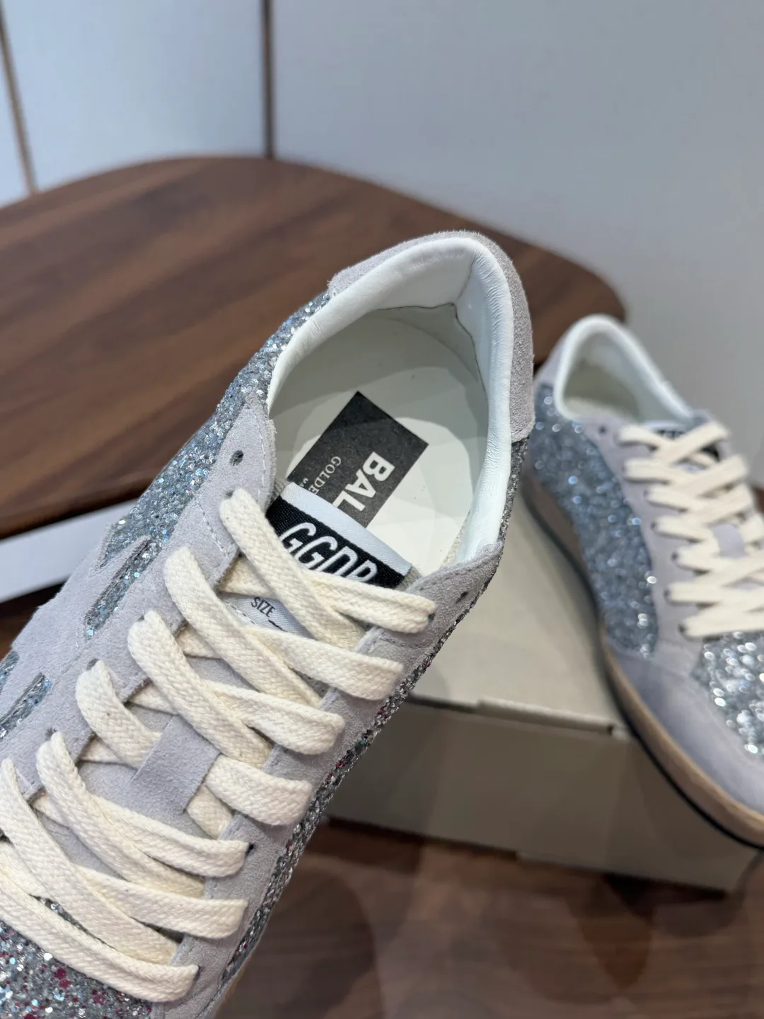 Кроссовки Женские Golden Goose 18357251