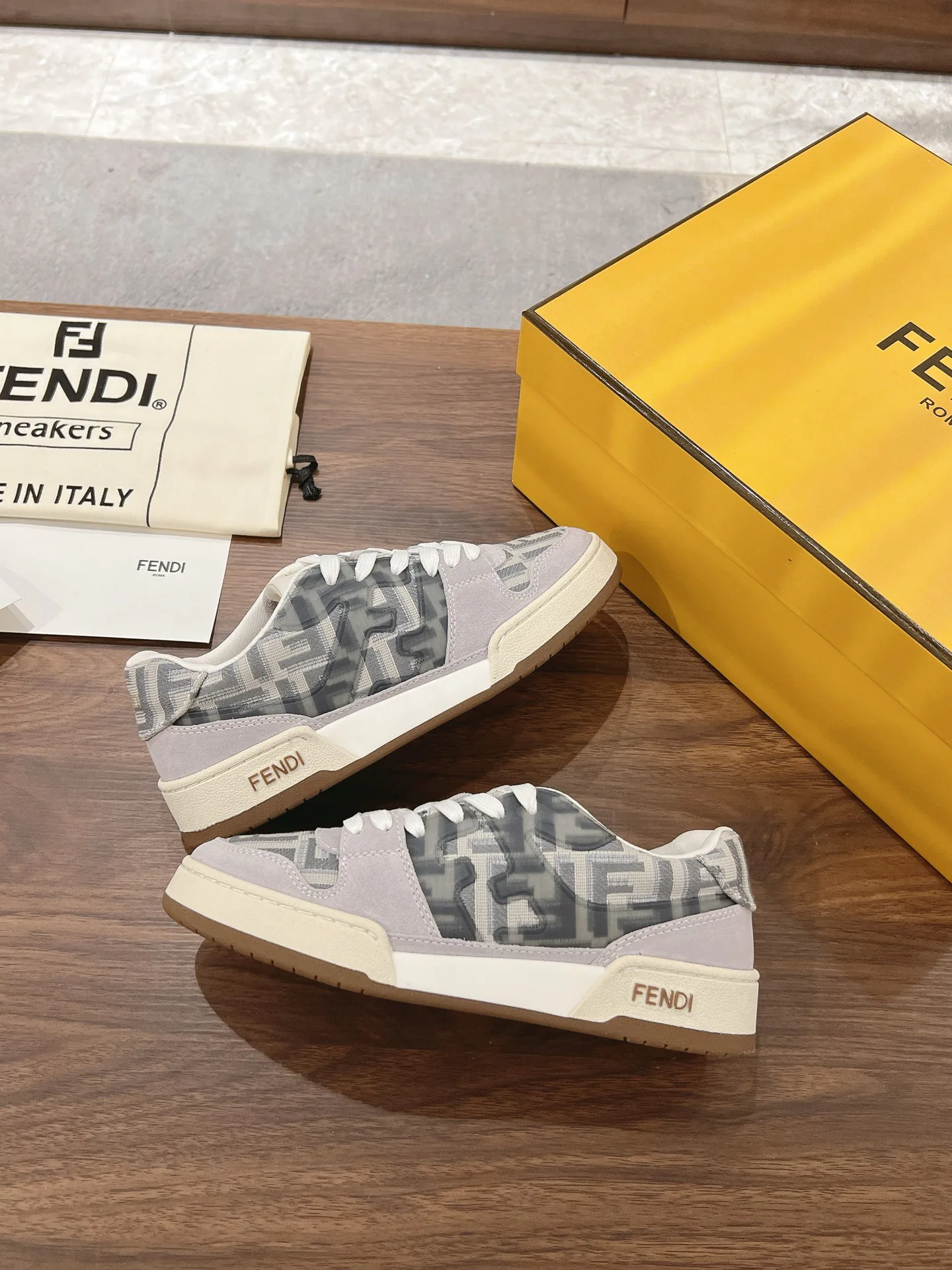Кроссовки Женские Fendi 18219606