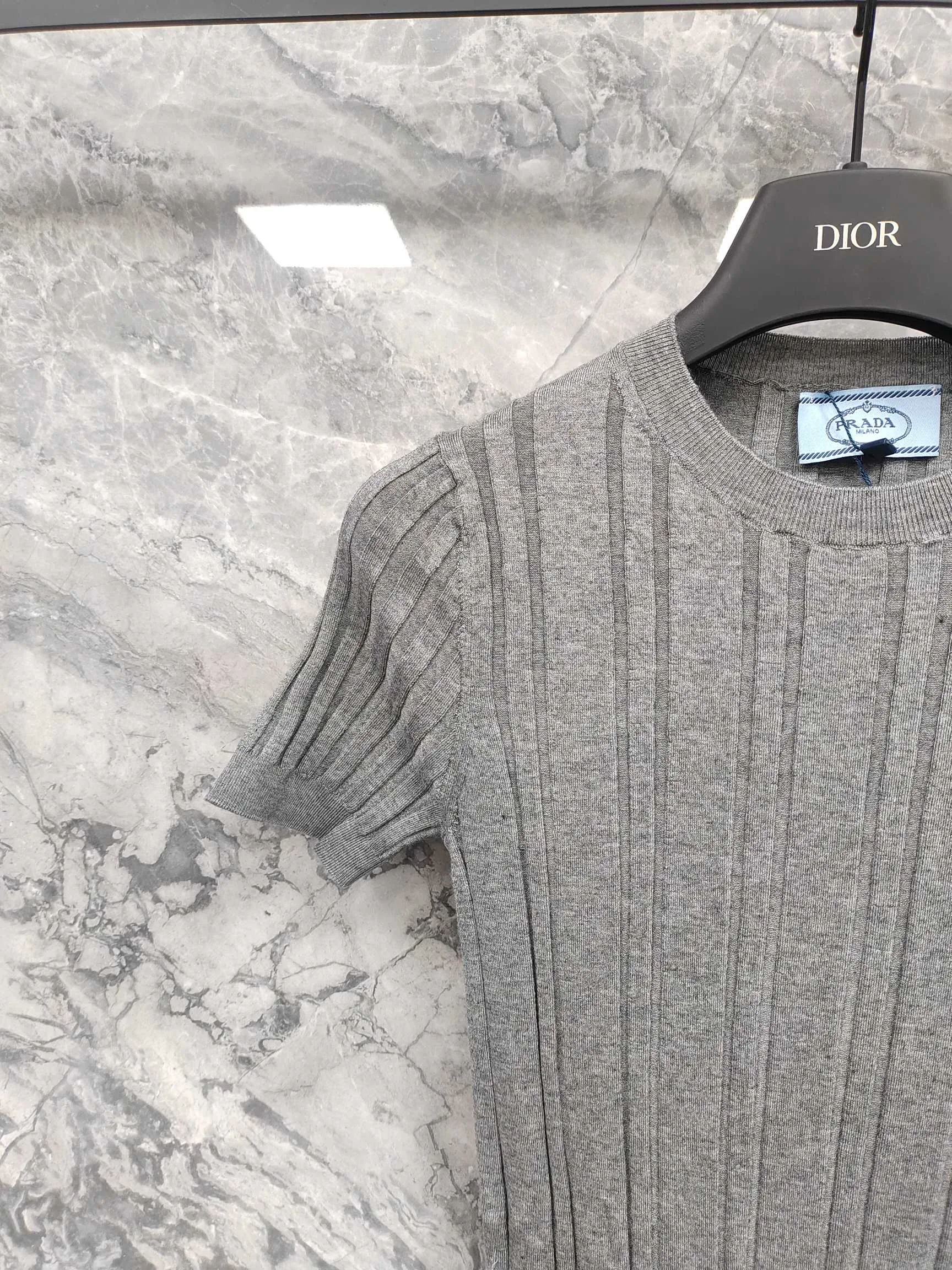 Футболки Женские Prada 17925259