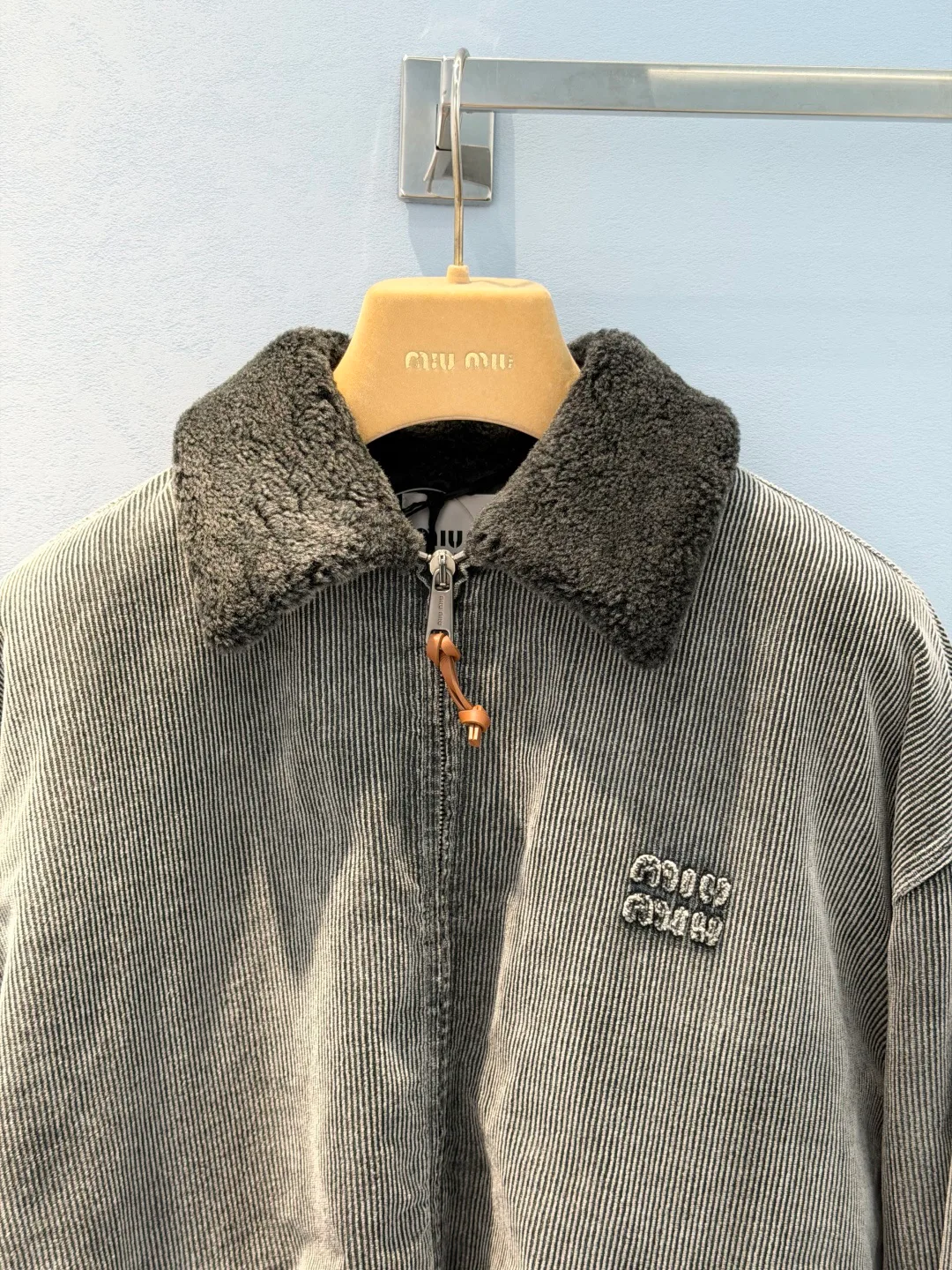 Куртки И Пуховики Женские Miu Miu 18374143