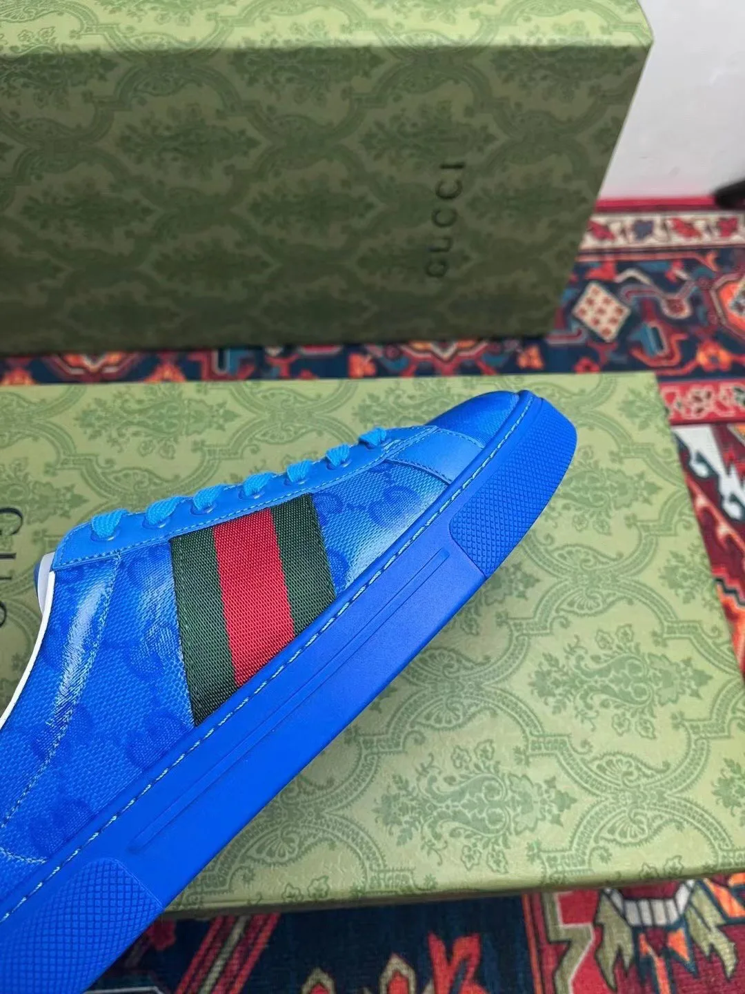 Кроссовки Женские Gucci 19081345