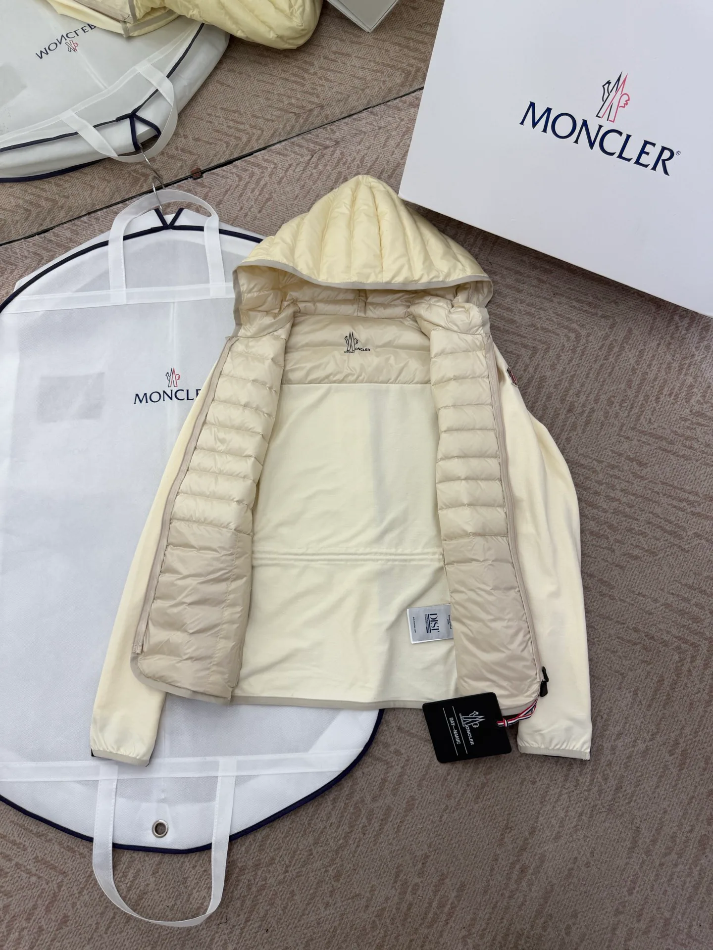 Куртки И Пуховики Женские Moncler 17922014