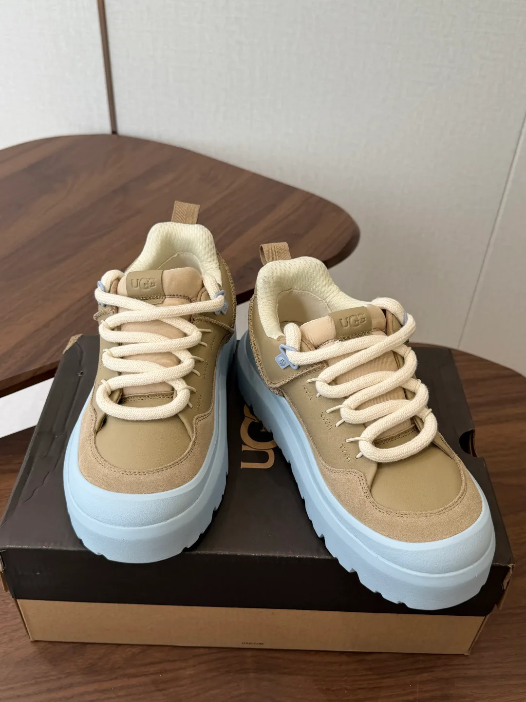 Кроссовки Женские Ugg 18796509