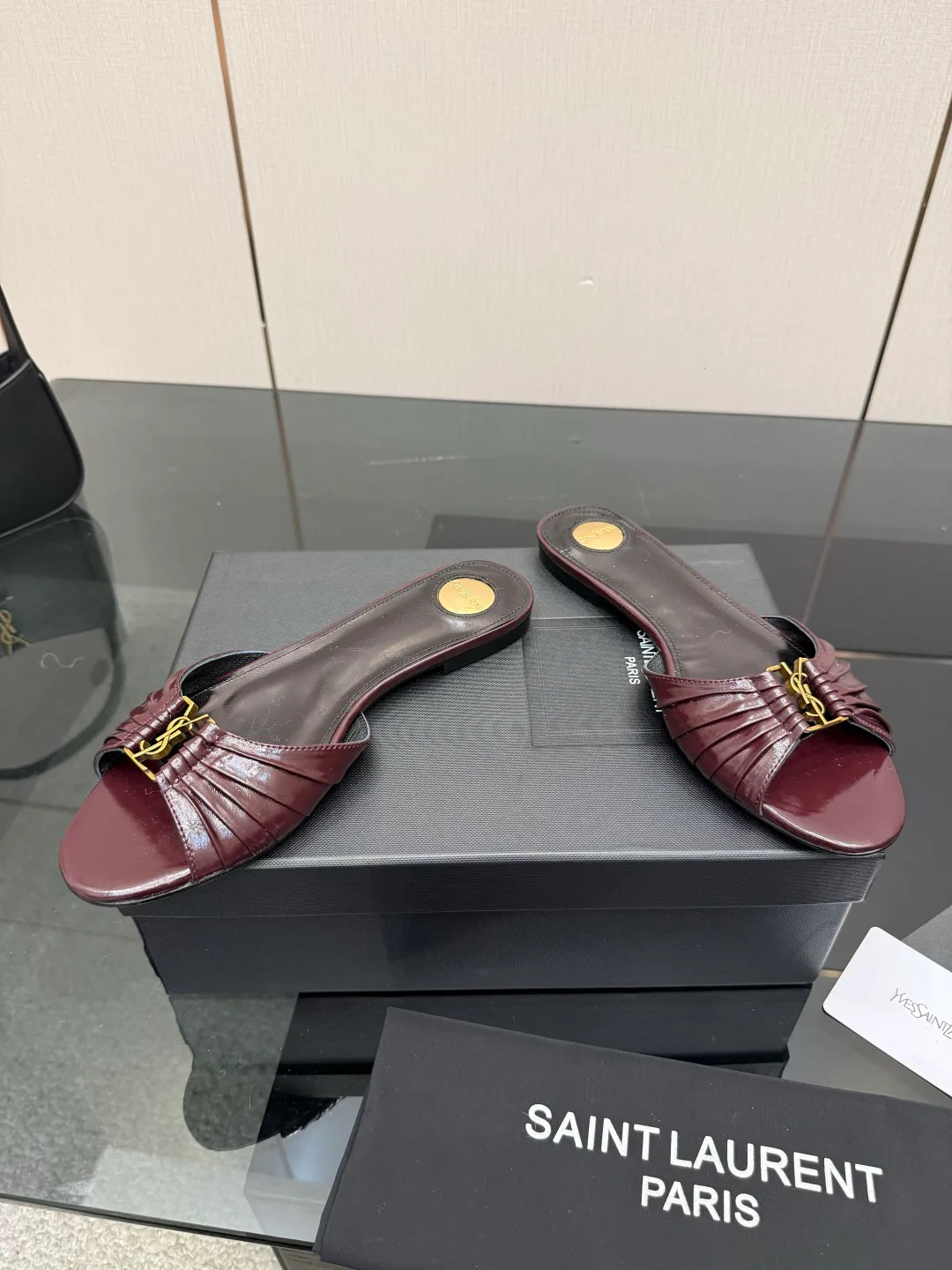 Шлепанцы Женские Saint Laurent 11668830