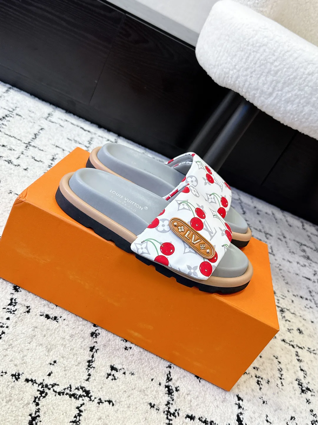 Шлепанцы Женские Louis Vuitton 1752818