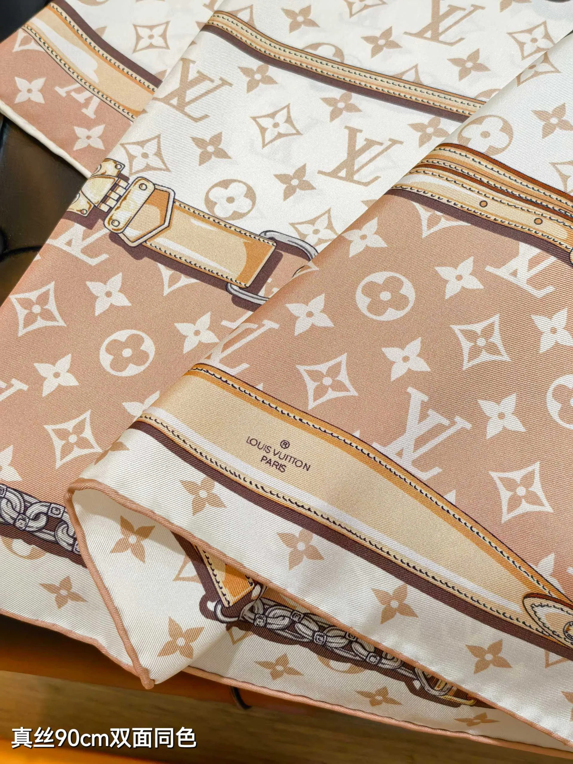 Текстиль Louis Vuitton 2588569