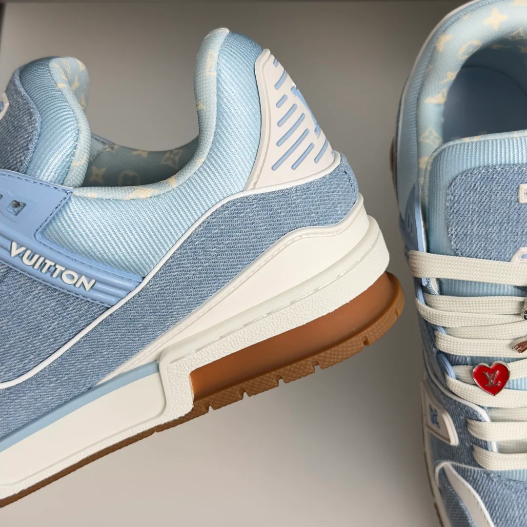 Кроссовки Женские Louis Vuitton 17950309