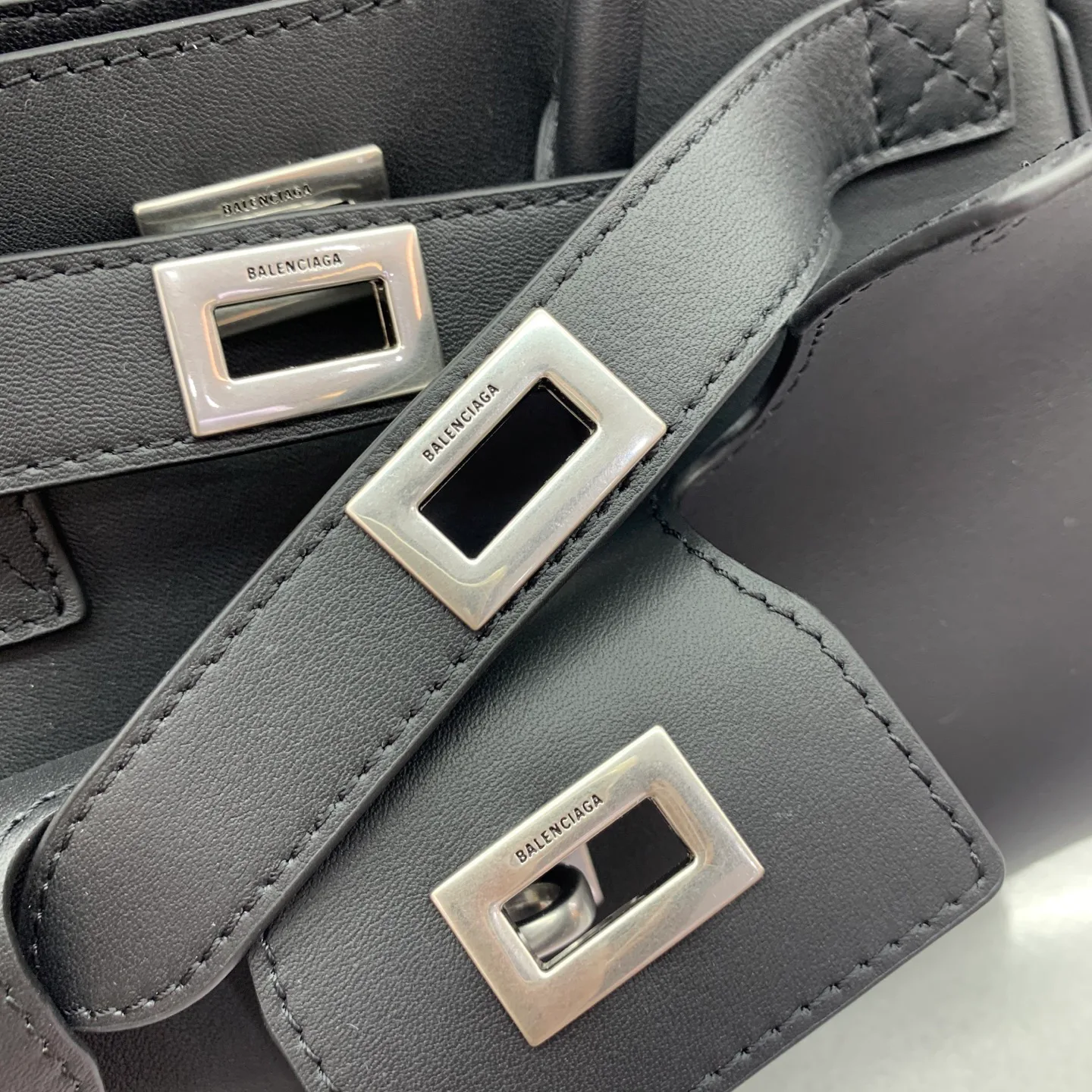 Сумки На Ремне Женские Balenciaga 1240482