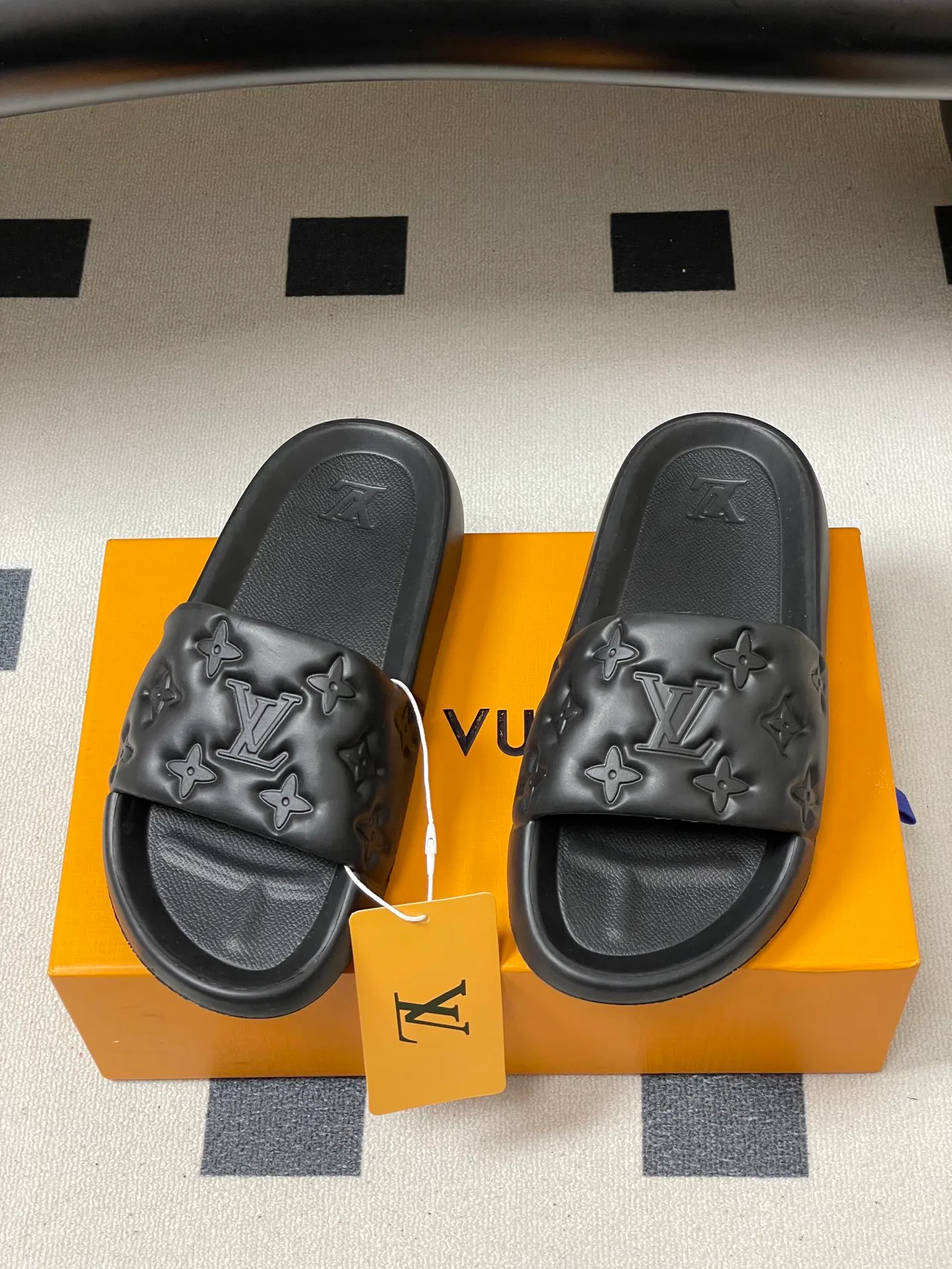 Шлепанцы Женские Louis Vuitton 12837373