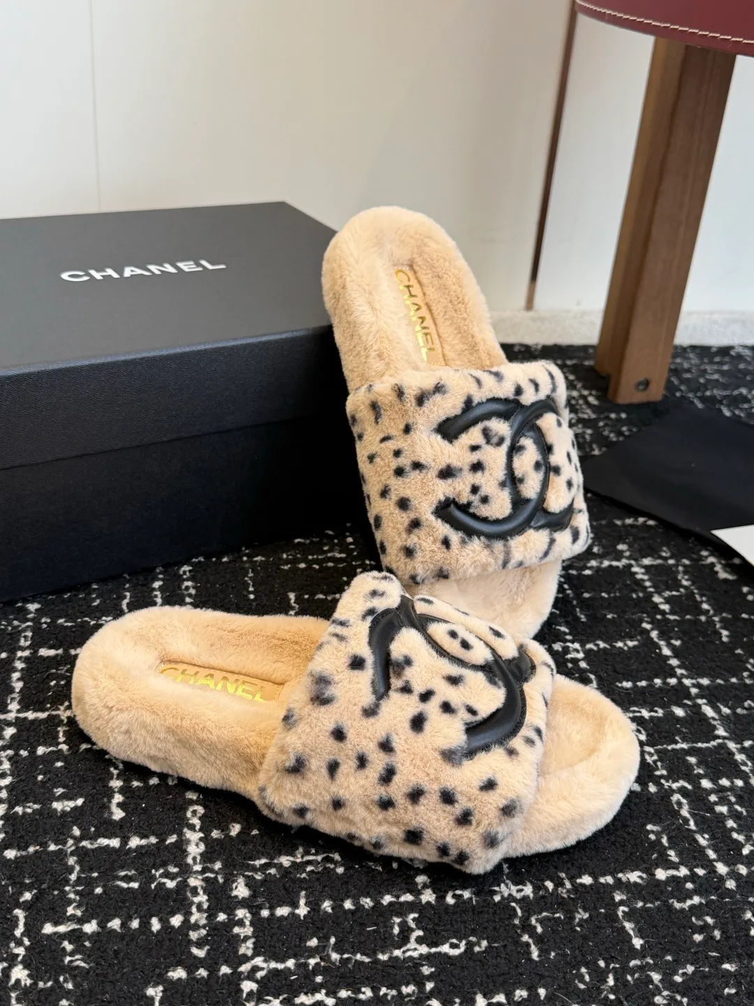 Тапочки Женские Chanel 18053852