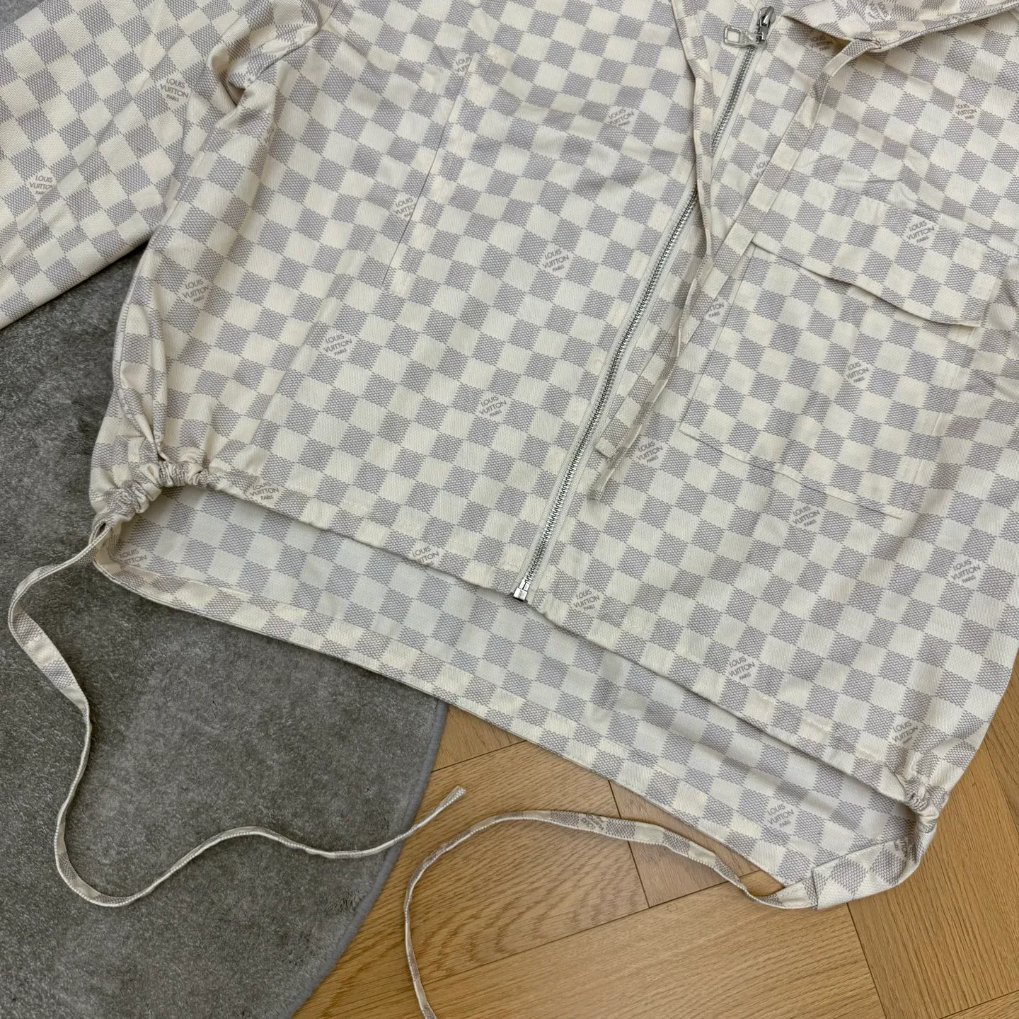 Куртки И Пуховики Женские Louis Vuitton 18348265
