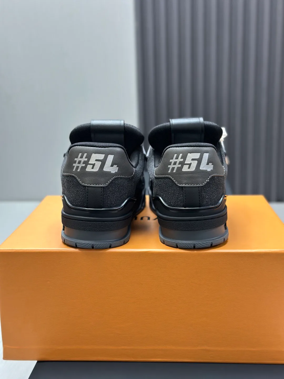 Кроссовки Женские Louis Vuitton 1879279