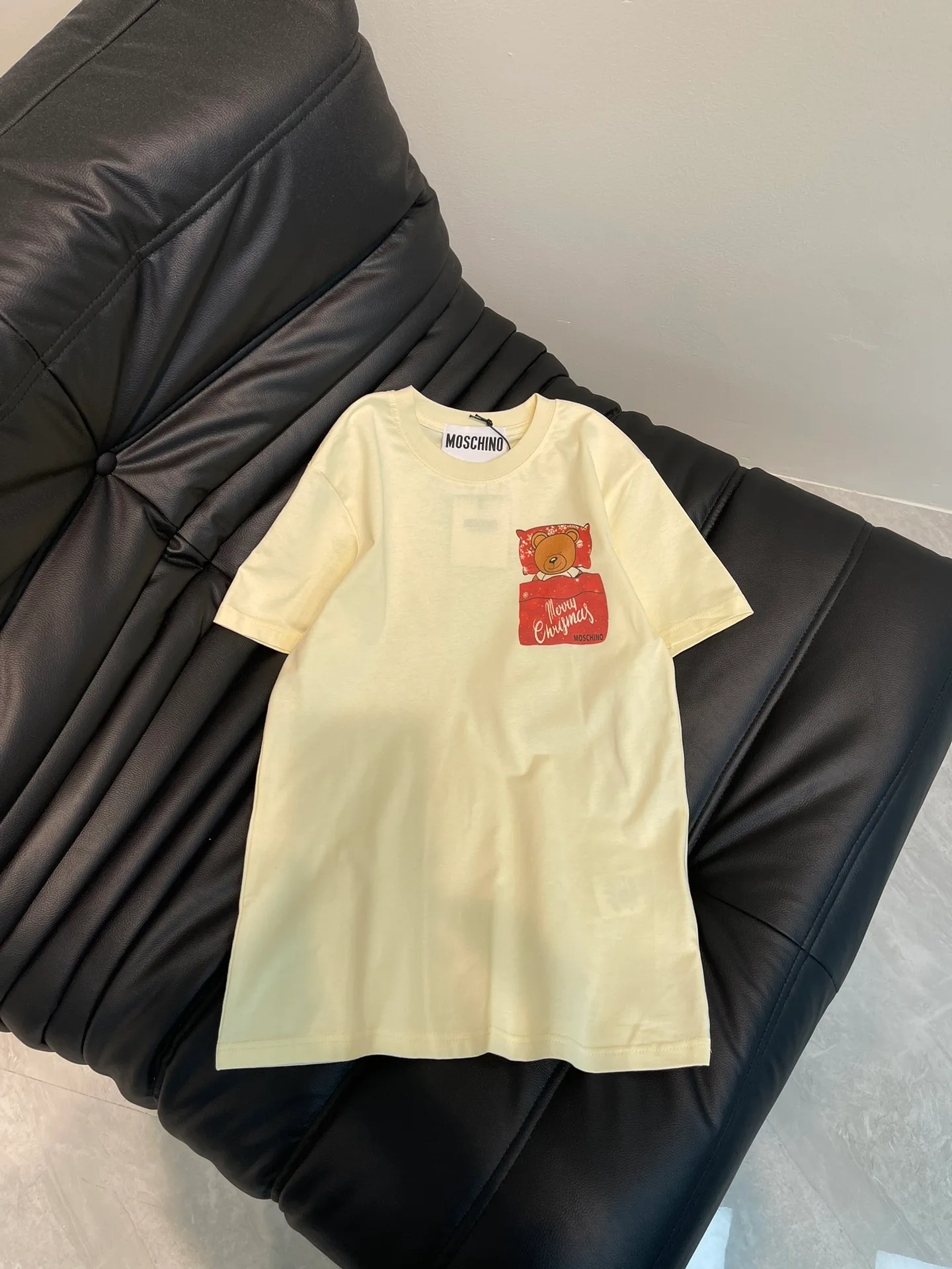 Футболки Женские Moschino 3667