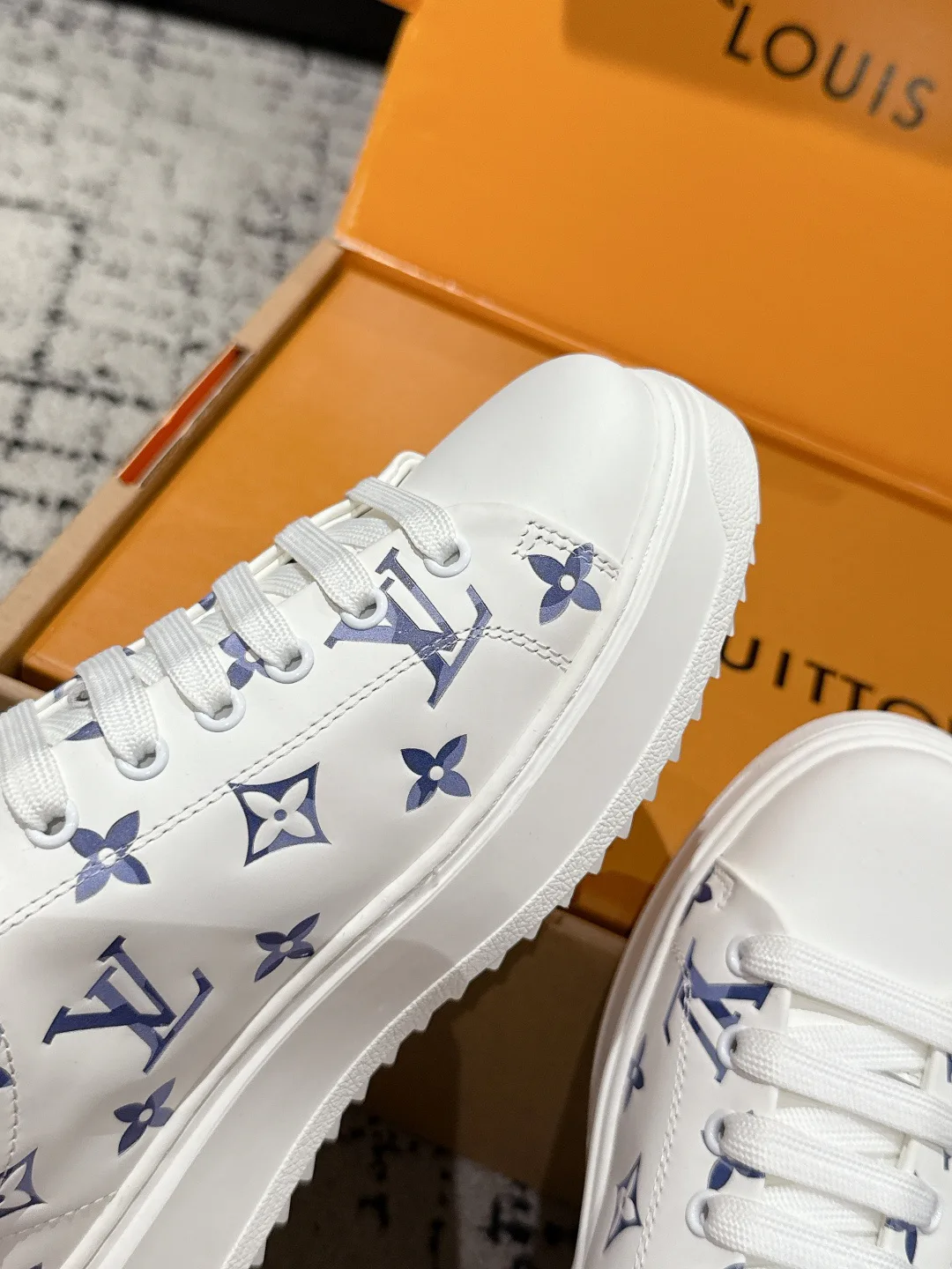 Кроссовки Женские Louis Vuitton 4502489