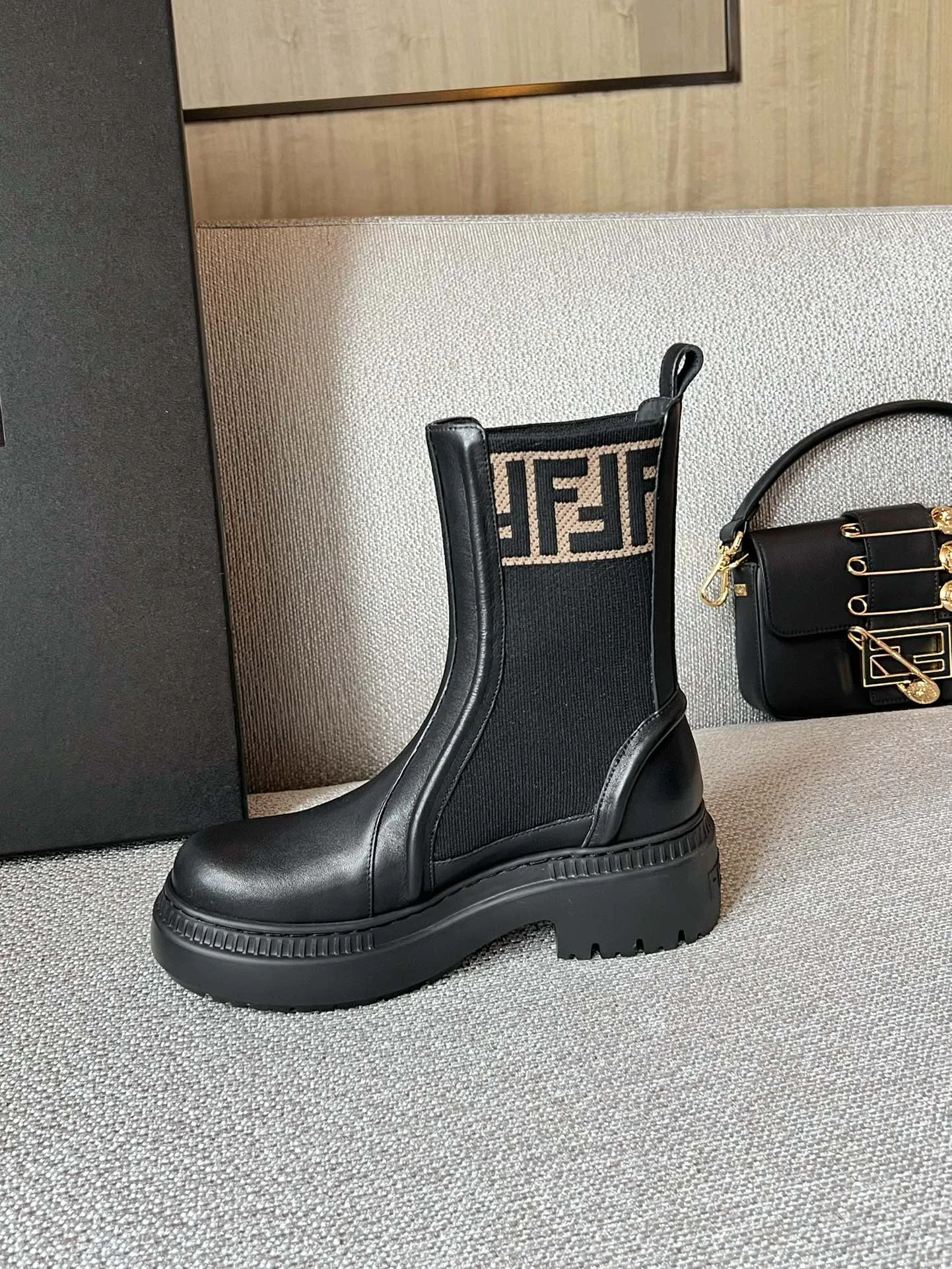 Ботинки Женские Fendi 18860042