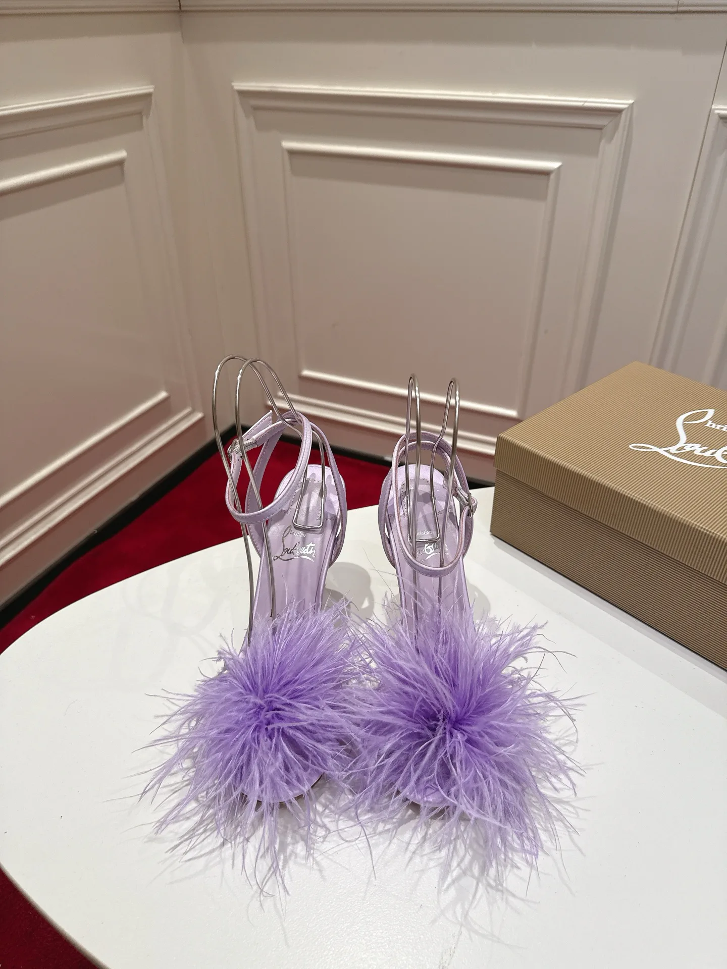 Туфли Женские Christian Louboutin 16920367