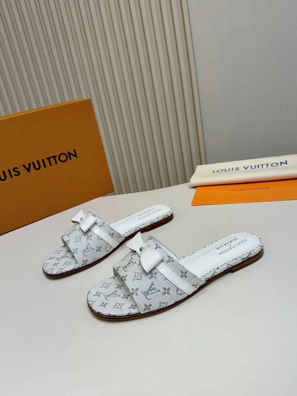 Шлепанцы Женские Louis Vuitton 52704