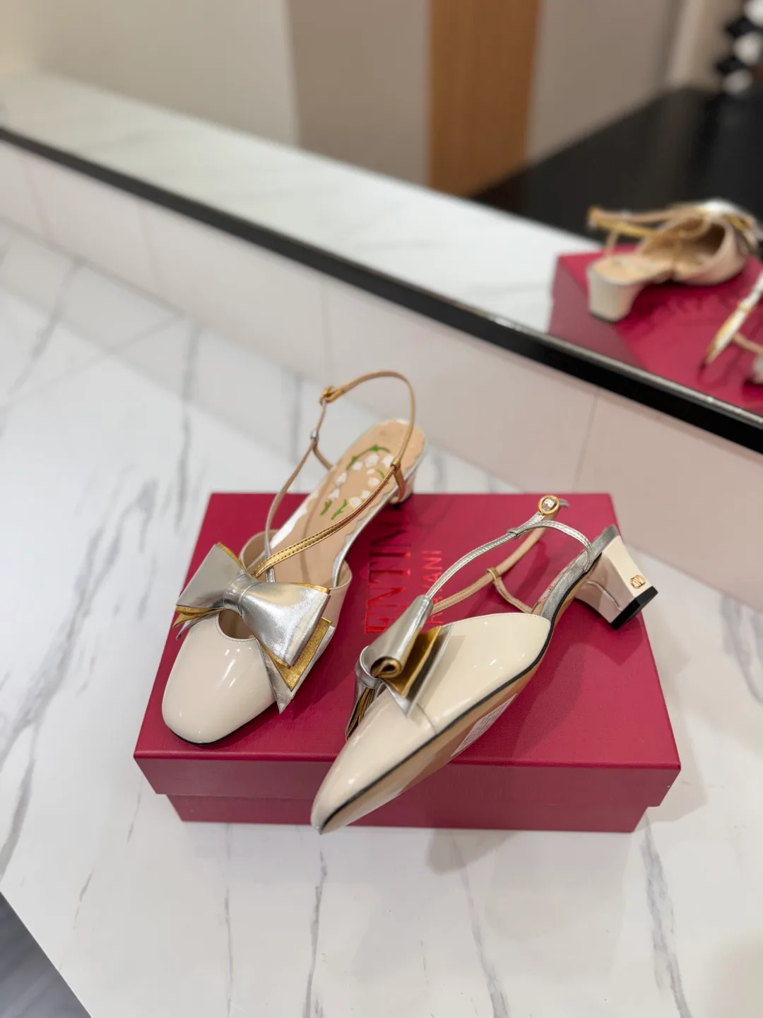 Босоножки Женские Valentino 11683035