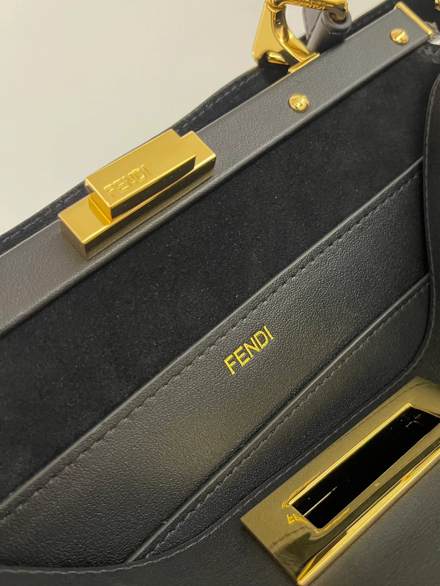 Классические Сумки Женские Fendi 13546283