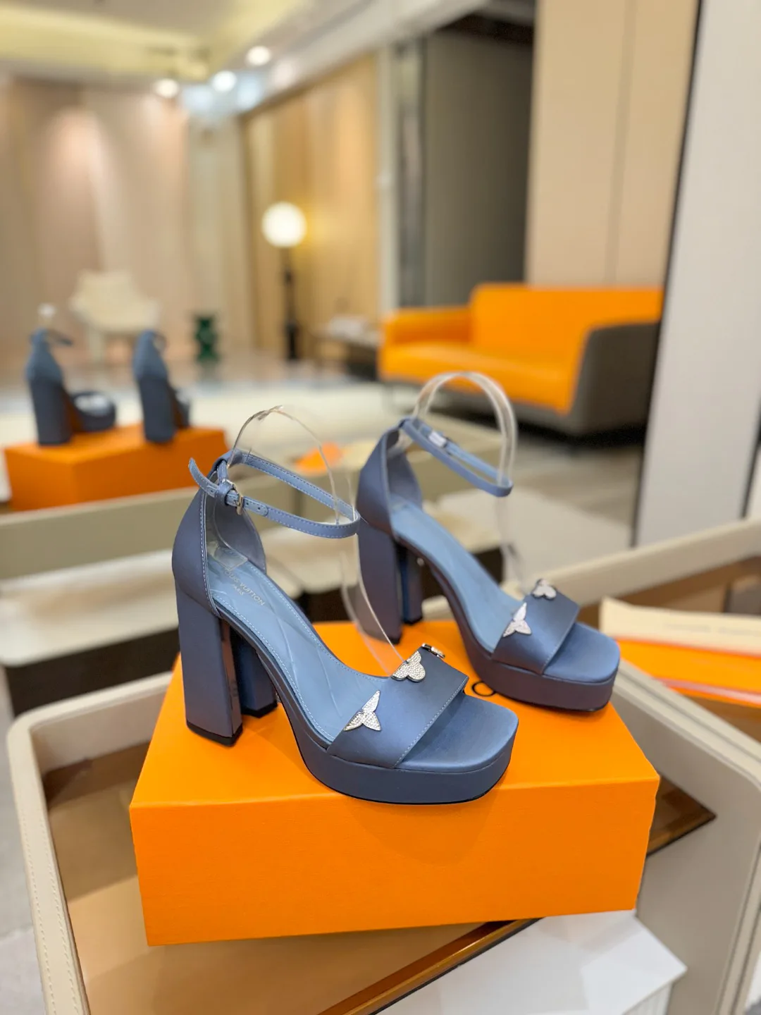 Босоножки Женские Louis Vuitton 10910183